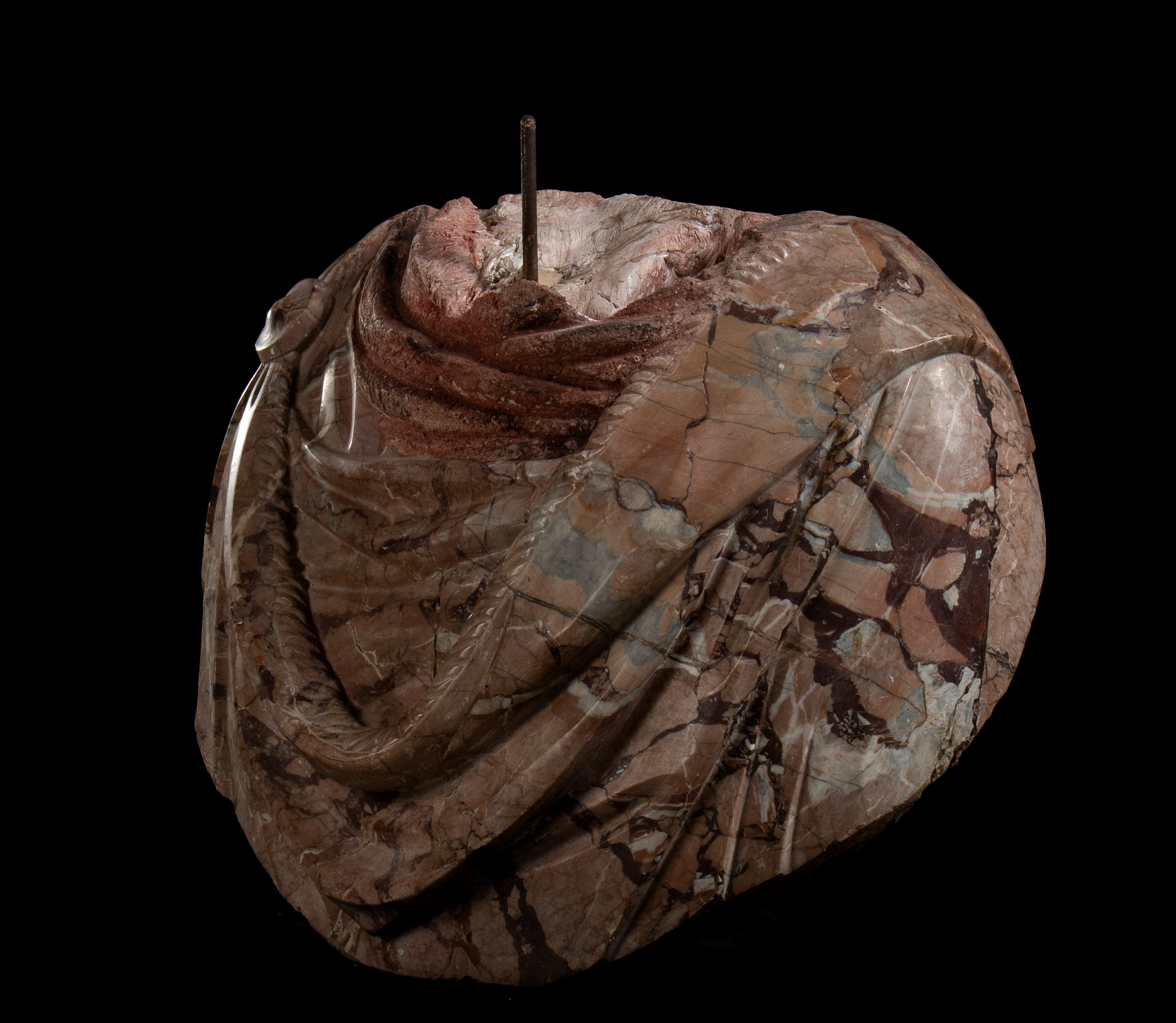 Busto acefalo in breccia africana a imitazione del vero di imperatore. Manifattura Romana del XIX...