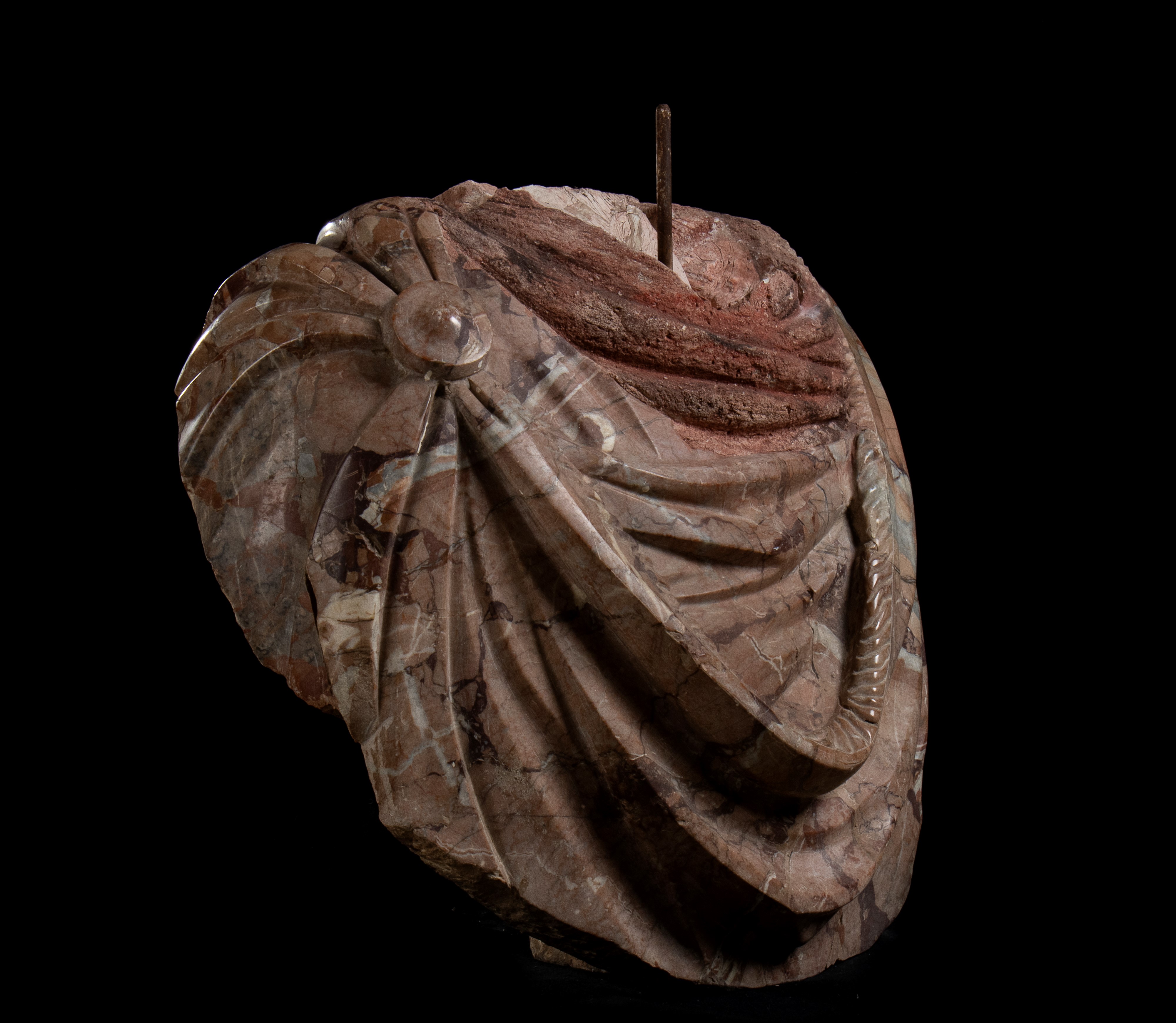 Busto acefalo in breccia africana a imitazione del vero di imperatore. Manifattura Romana del XIX...