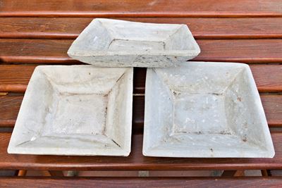 Lotto di Tre Ciotole Quadrate in Marmo
