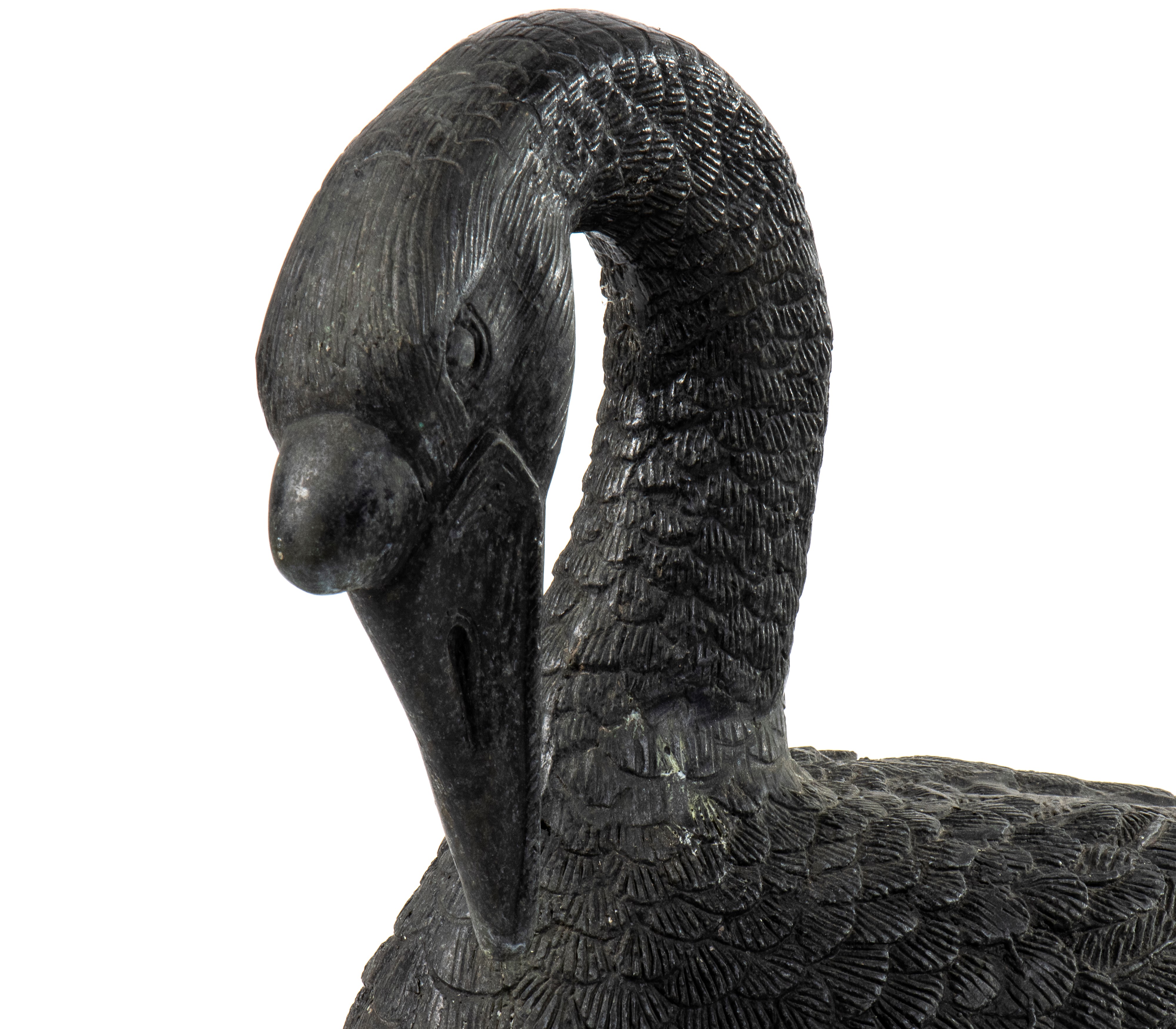 Coppia di sculture rappresentanti oche decorazioni da giardino in bronzo di alta qualità finement...