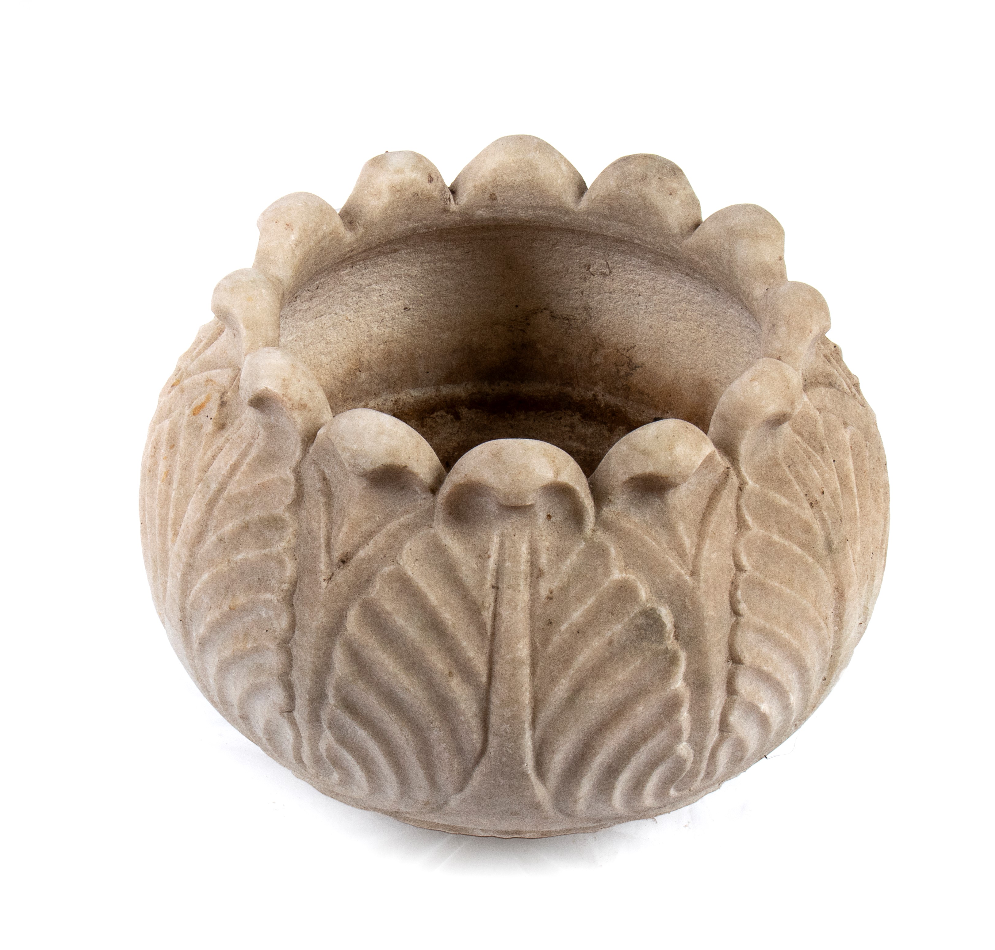 Vaso in marmo bianco statuario decorato a foglie d'acanto