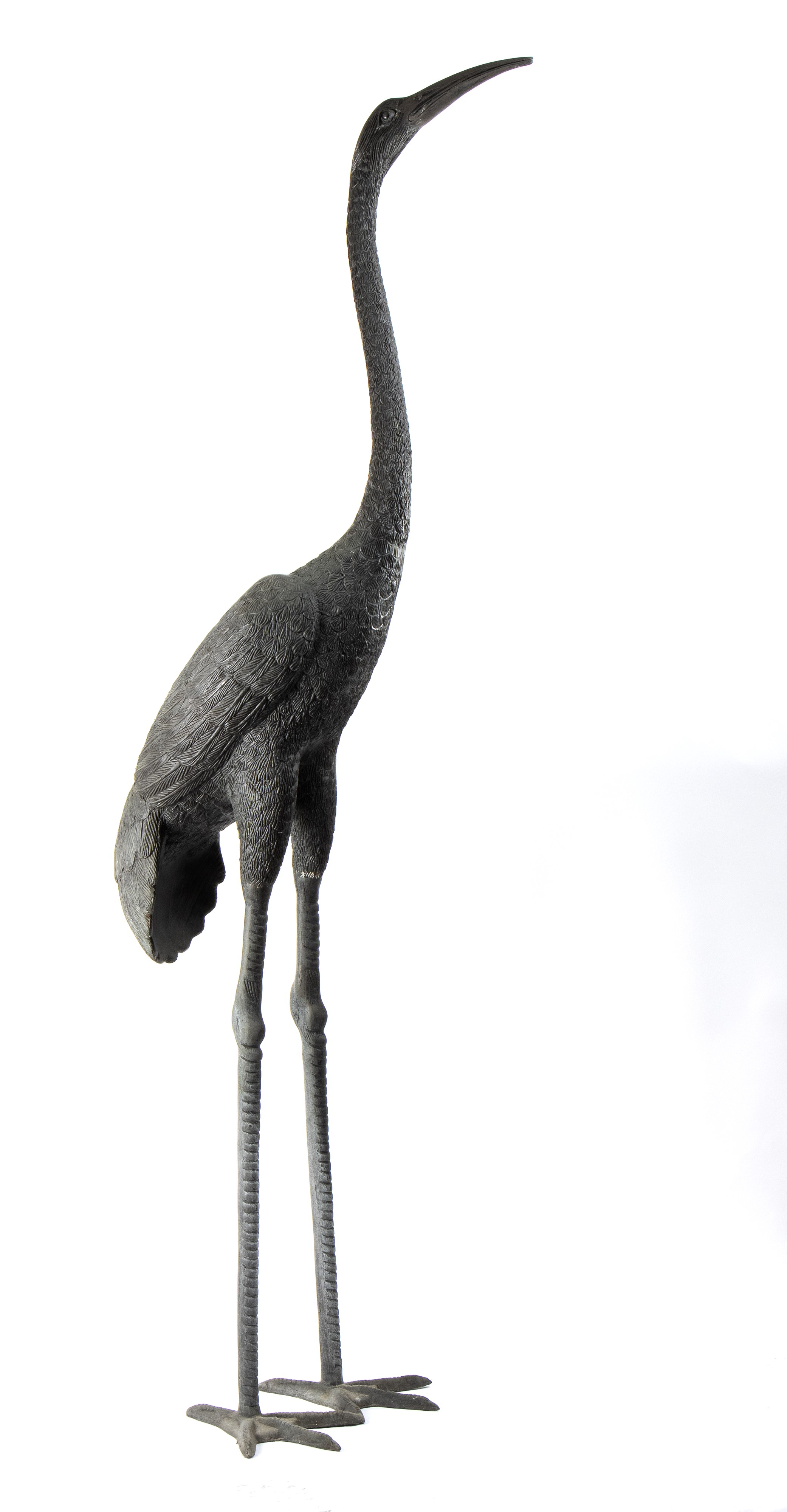 Straordinaria coppia di sculture rappresentanti gru decorazioni da giardino in bronzo di alta qua...