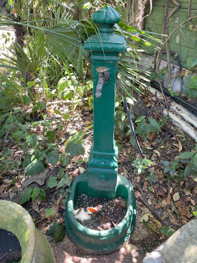 Fontanella in Ghisa Verde