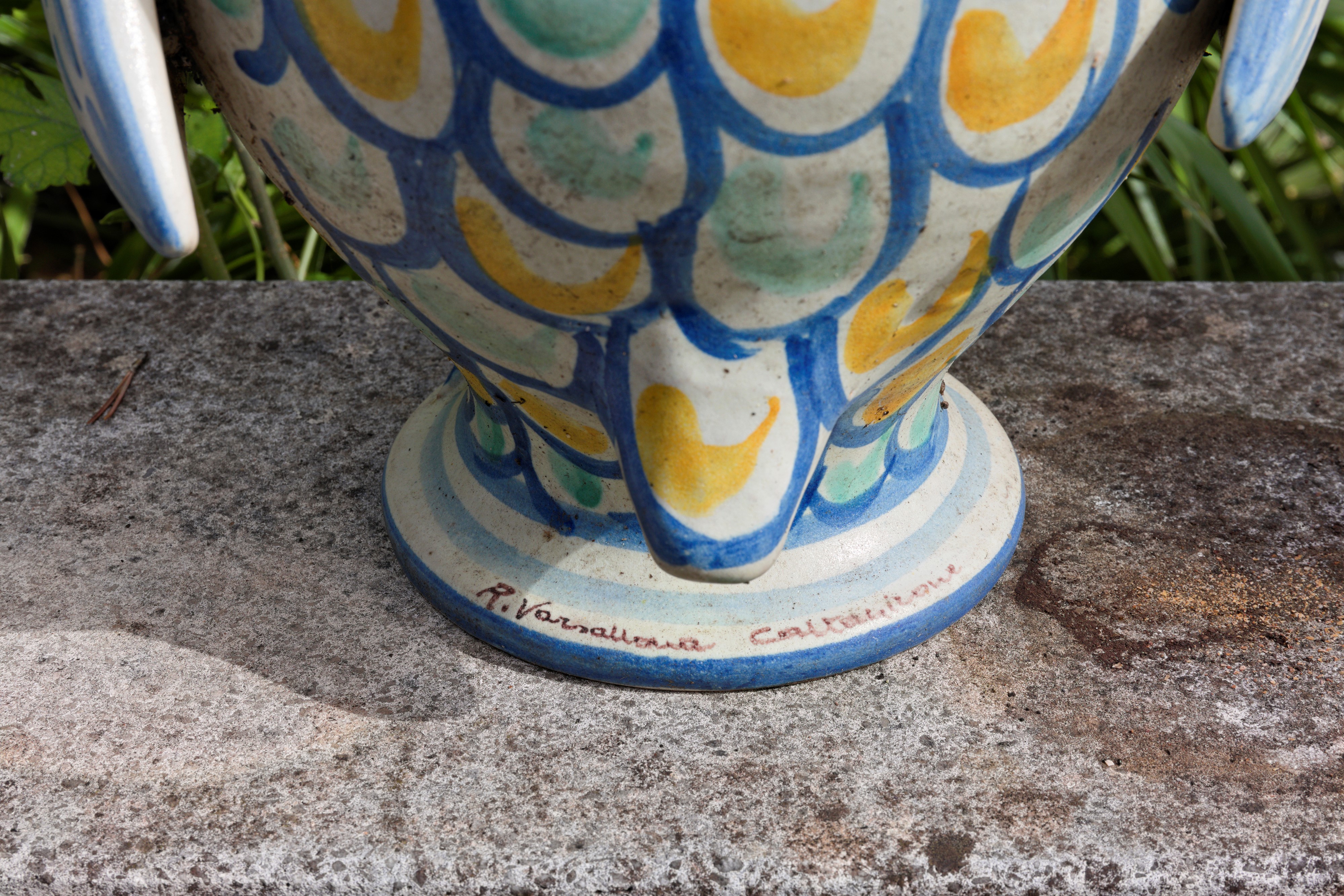 Bottiglia in Ceramica Smaltata nei Toni del Giallo, Verde e Blu Raffigurante Civetta
