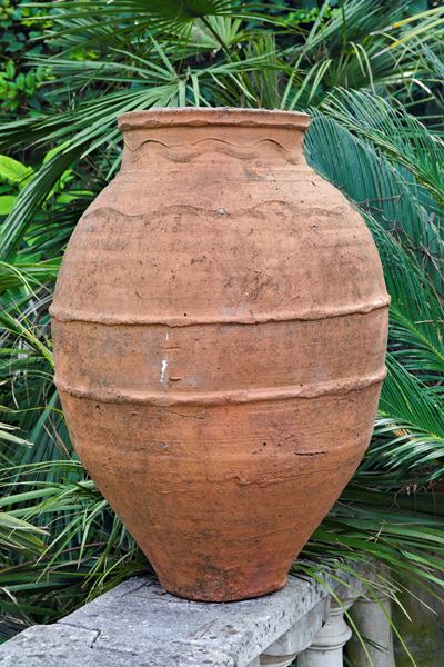 Vaso in Terracotta con Decorazione Incisa a Onde