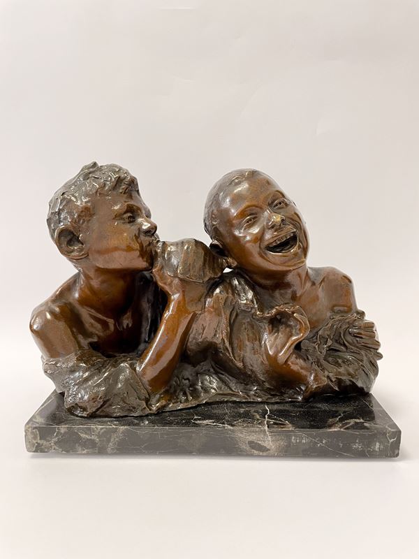 Vincenzo Aurisicchio - Scultura in bronzo di Bambini che giocano con una conchiglia