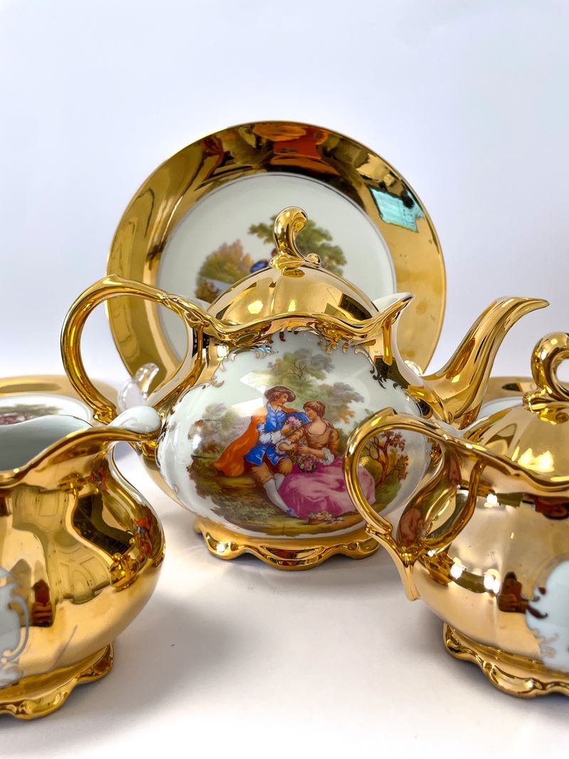 Servizio da tè Bavaria dipinte in oro con scene di corteggiamento ispirate alle composizioni di J...