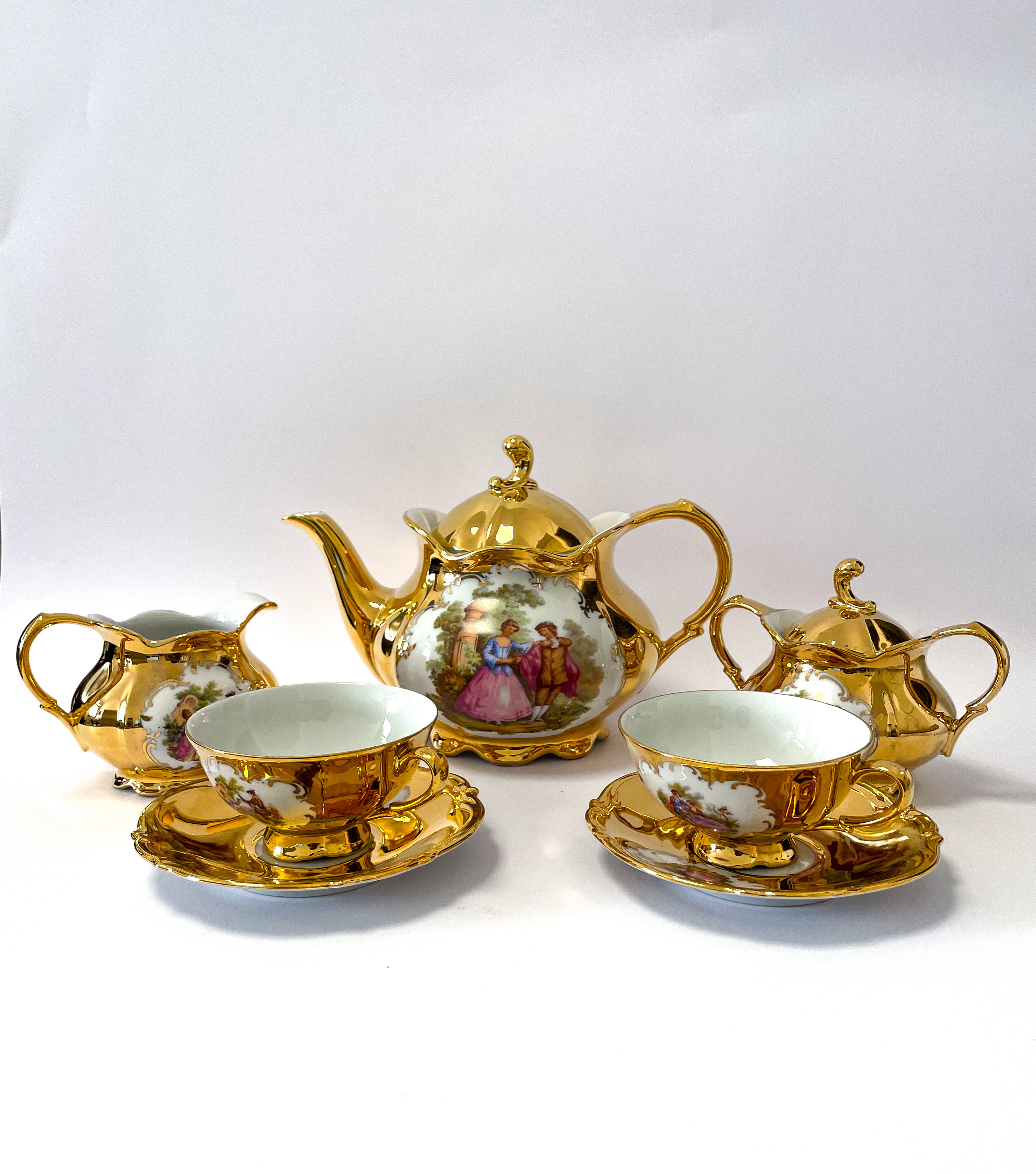 Servizio da tè Bavaria dipinte in oro con scene di corteggiamento ispirate alle composizioni di J...