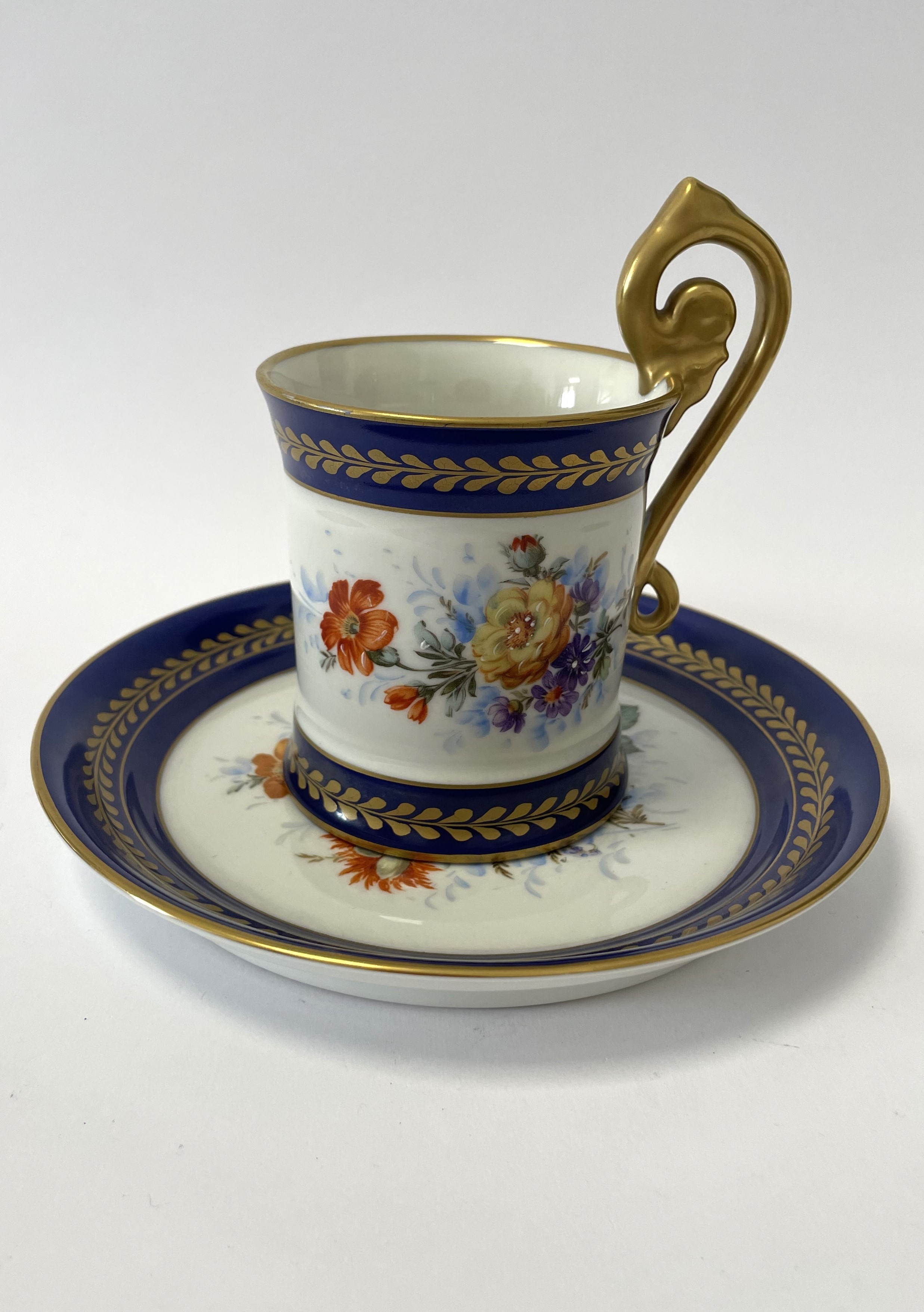 Tazza con manico e piatto in ceramica Limoges