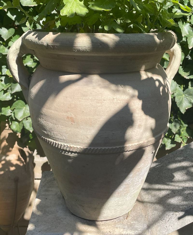 Coppia di Vasi Biansati in Terracotta Dipinta