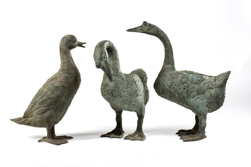 Lotto di tre papere in bronzo