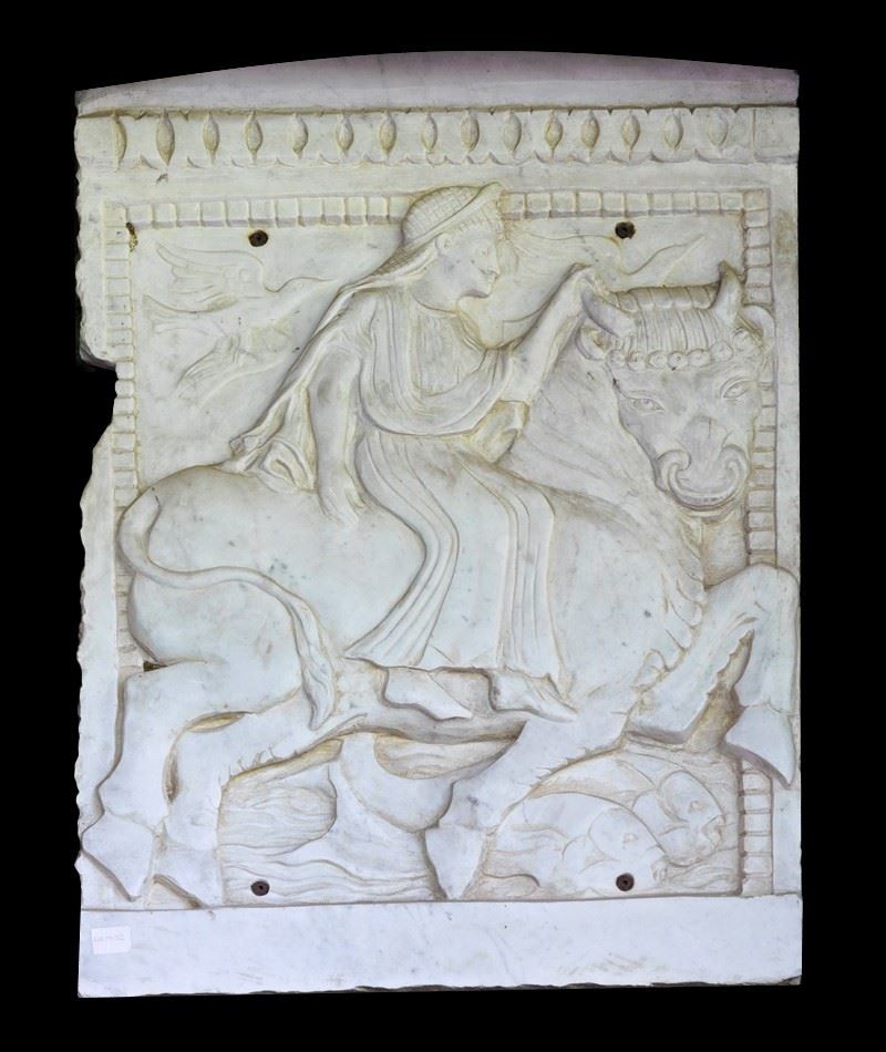 Grande pannello in marmo copia del rilievo arcaico proveniente dal Tempio di Selinunte raffiguran...