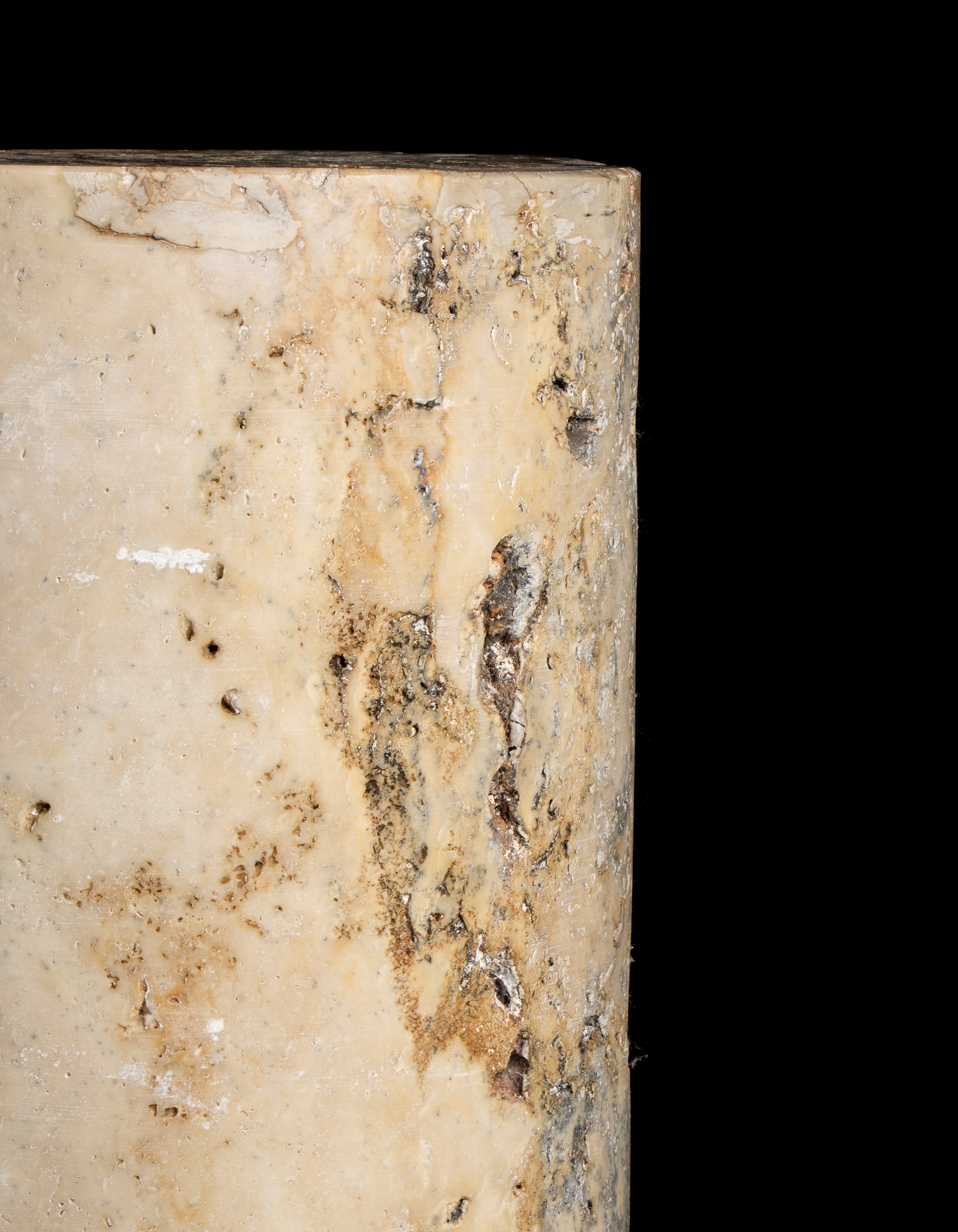 Coppia di mezze colonne lisce in marmo giallo Asia Minore