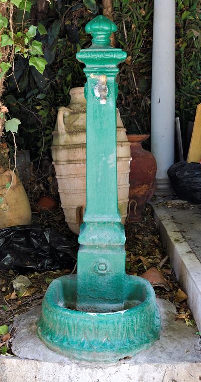 Fontanella in Ghisa Verde