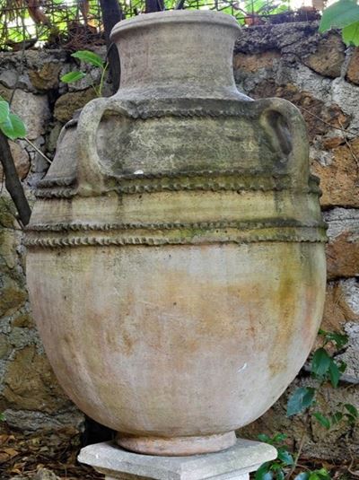 Grande Anfora a Quattro Prese con Tre Registri di Decorazioni Concentriche