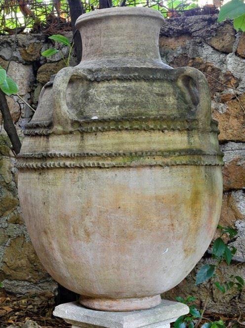 Grande Anfora a Quattro Prese con Tre Registri di Decorazioni Concentriche