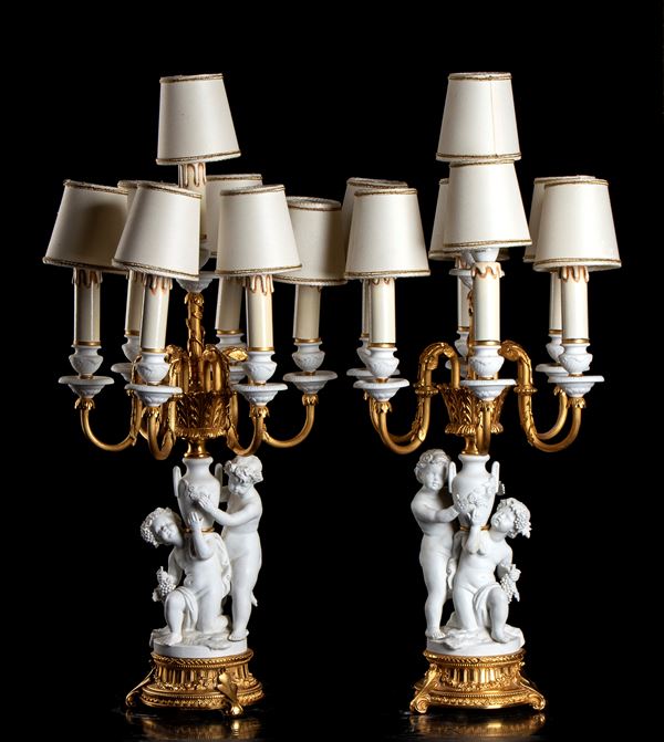 Coppia di lampade da comodino a 7 luci in ottone dorato e biscuit stile Impero