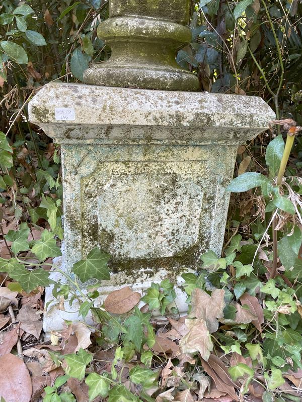 Base in cemento e polvere di marmo  - Asta Collezione Eredità Architetto Massimo Papiri  - Gliubich Casa d'Aste