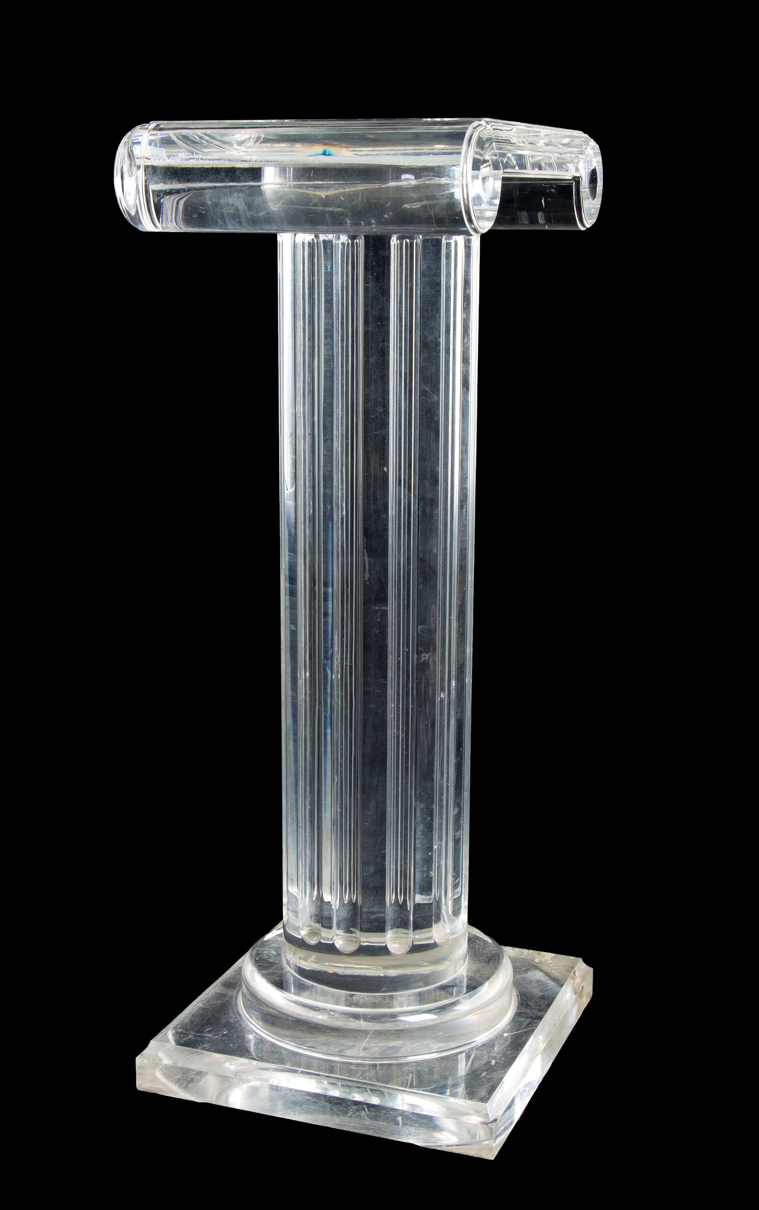 Colonna ionica in plexiglass. Roma, anni Settanta.