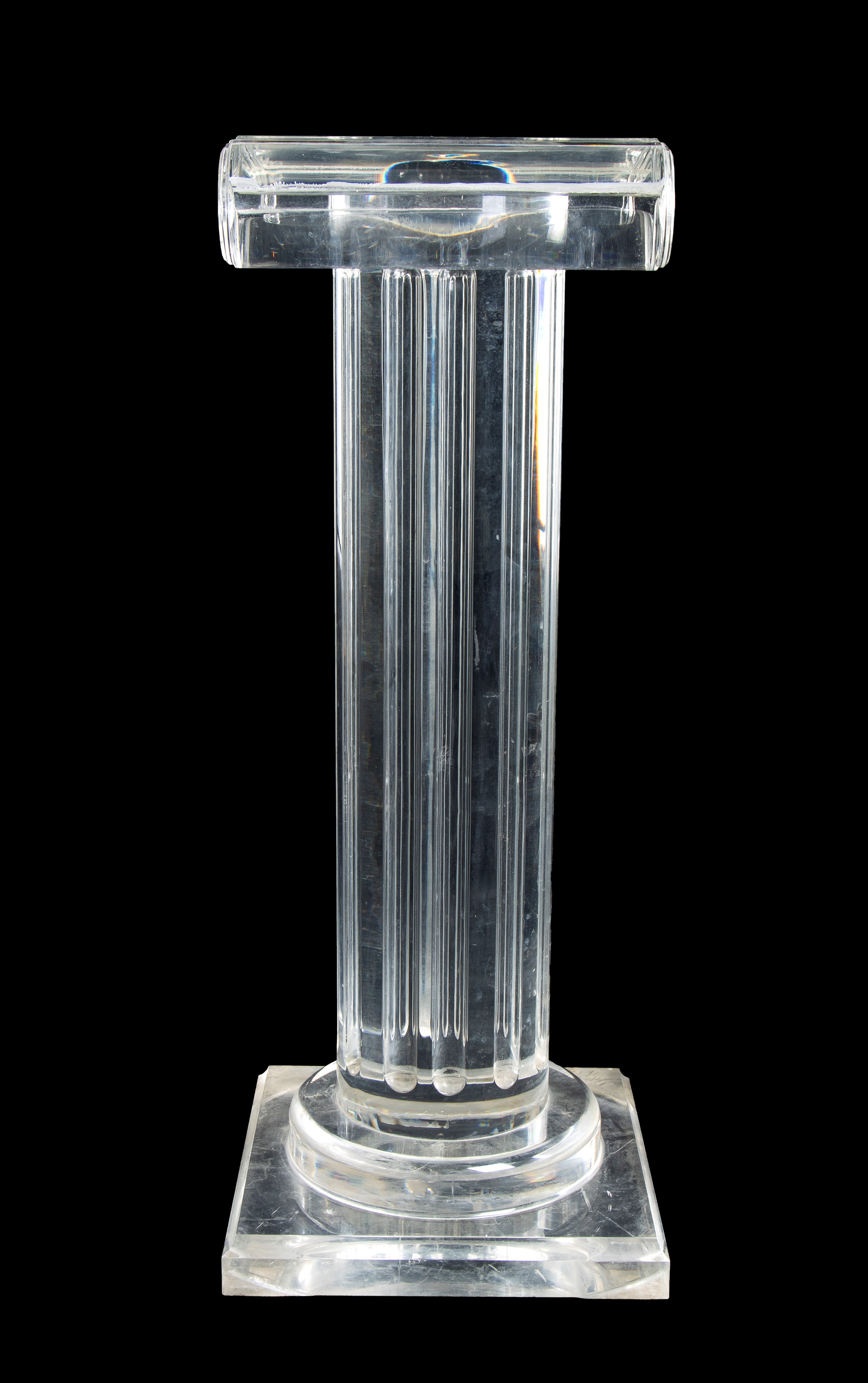 Colonna ionica in plexiglass. Roma, anni Settanta.