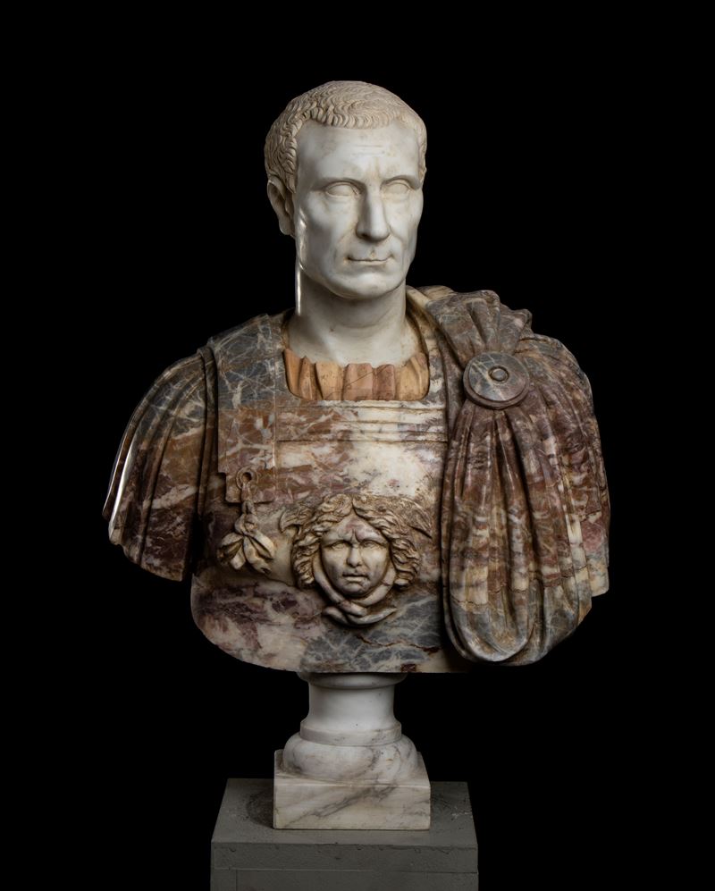Busto di Giulio Cesare in Marmo Bianco Statuario e Breccia Medicea con Inserti in Marmo Giallo An...