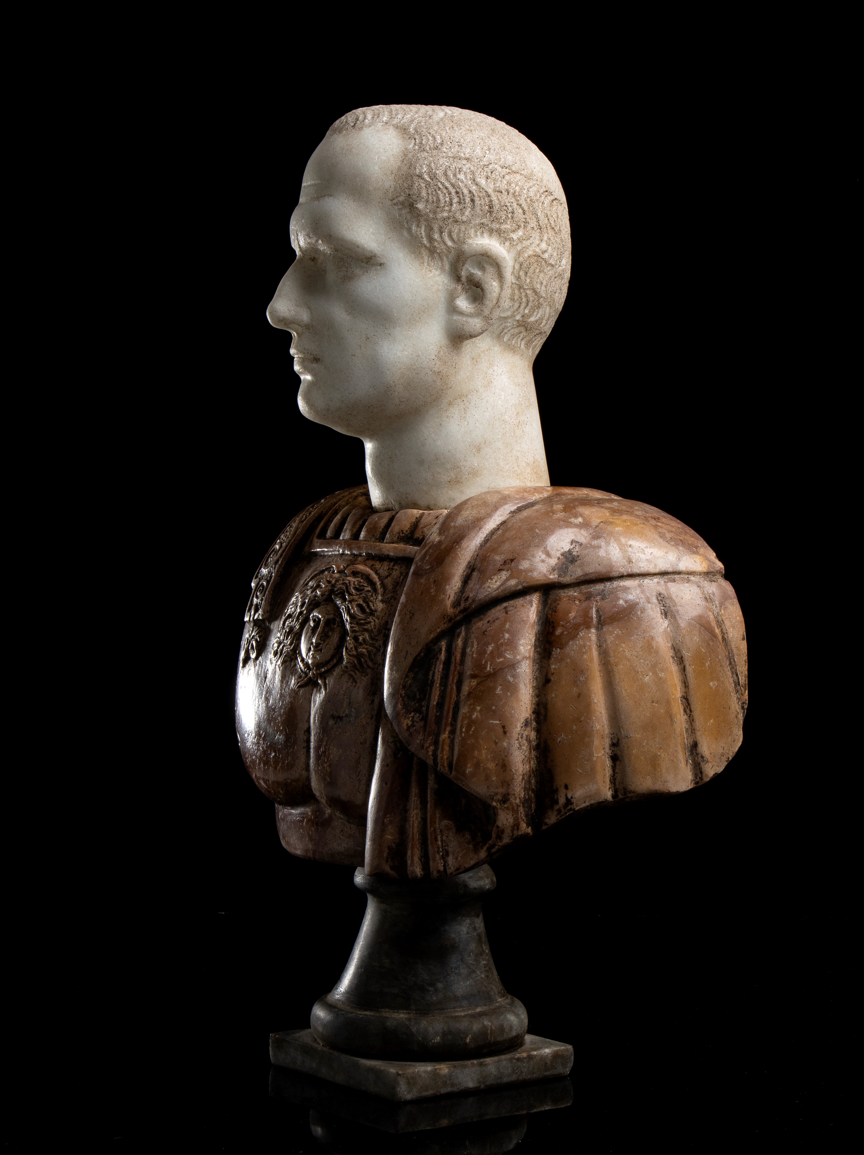 Busto di Scipione l'Africano in marmo giallo antico e marmo bianco statuario. Roma, fine del XIX ...
