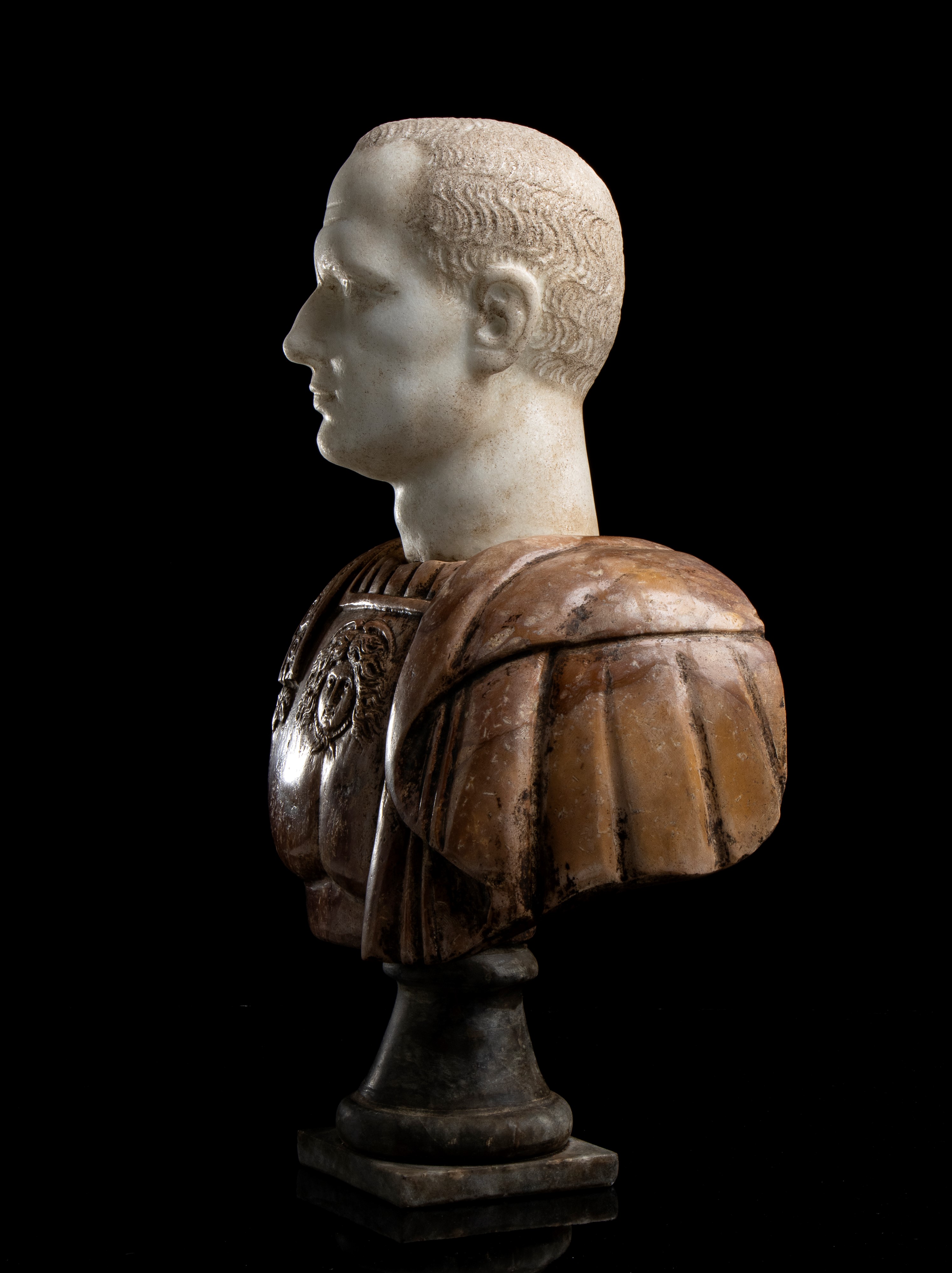 Busto di Scipione l'Africano in marmo giallo antico e marmo bianco statuario. Roma, fine del XIX ...