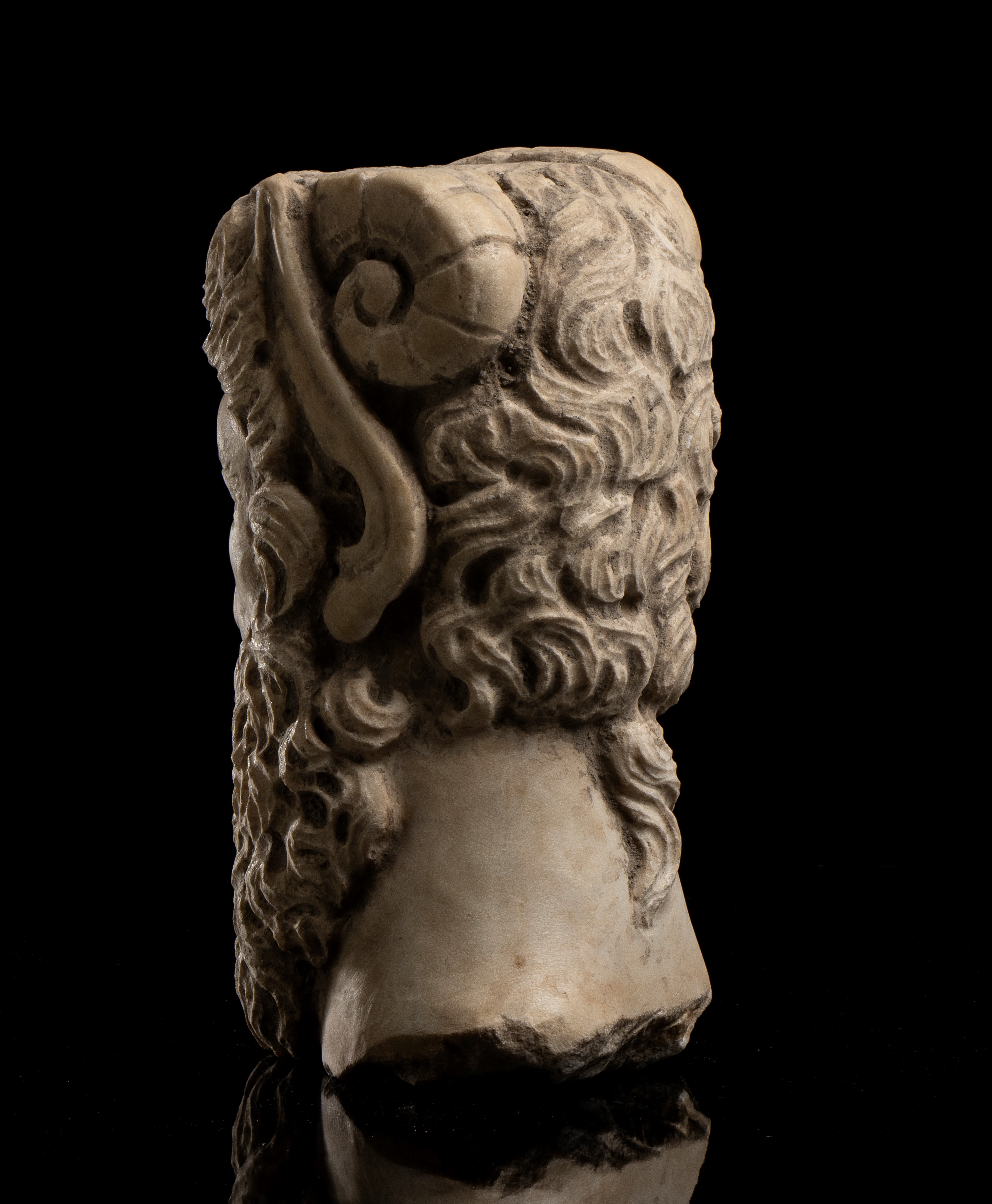 Scultura di Satiro in Marmo Bianco Statuario. Roma, Fine del XIX - Inizi del XX Secolo