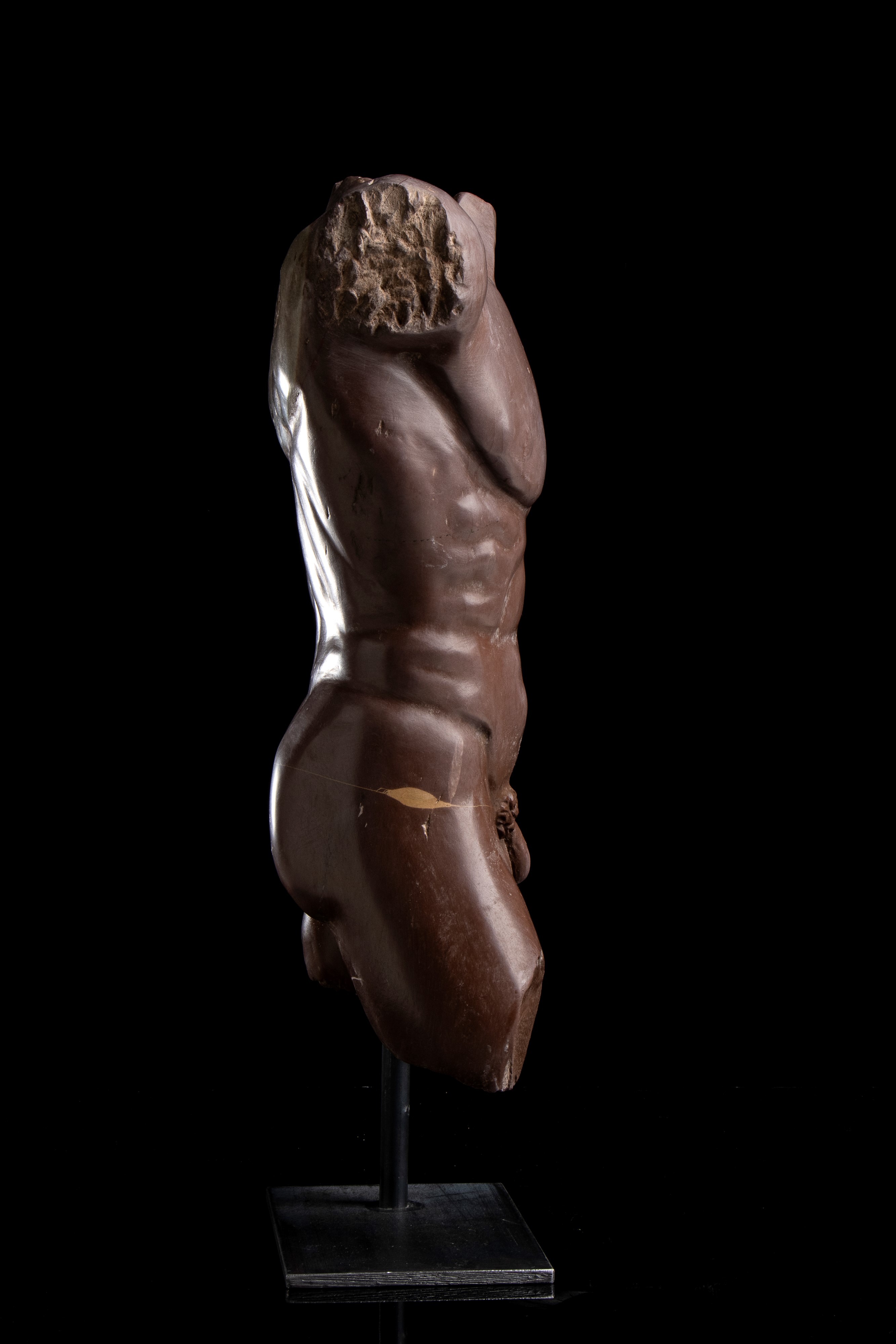 Torso in marmo rosso antico. Roma, fine del XIX - inizi del XX secolo