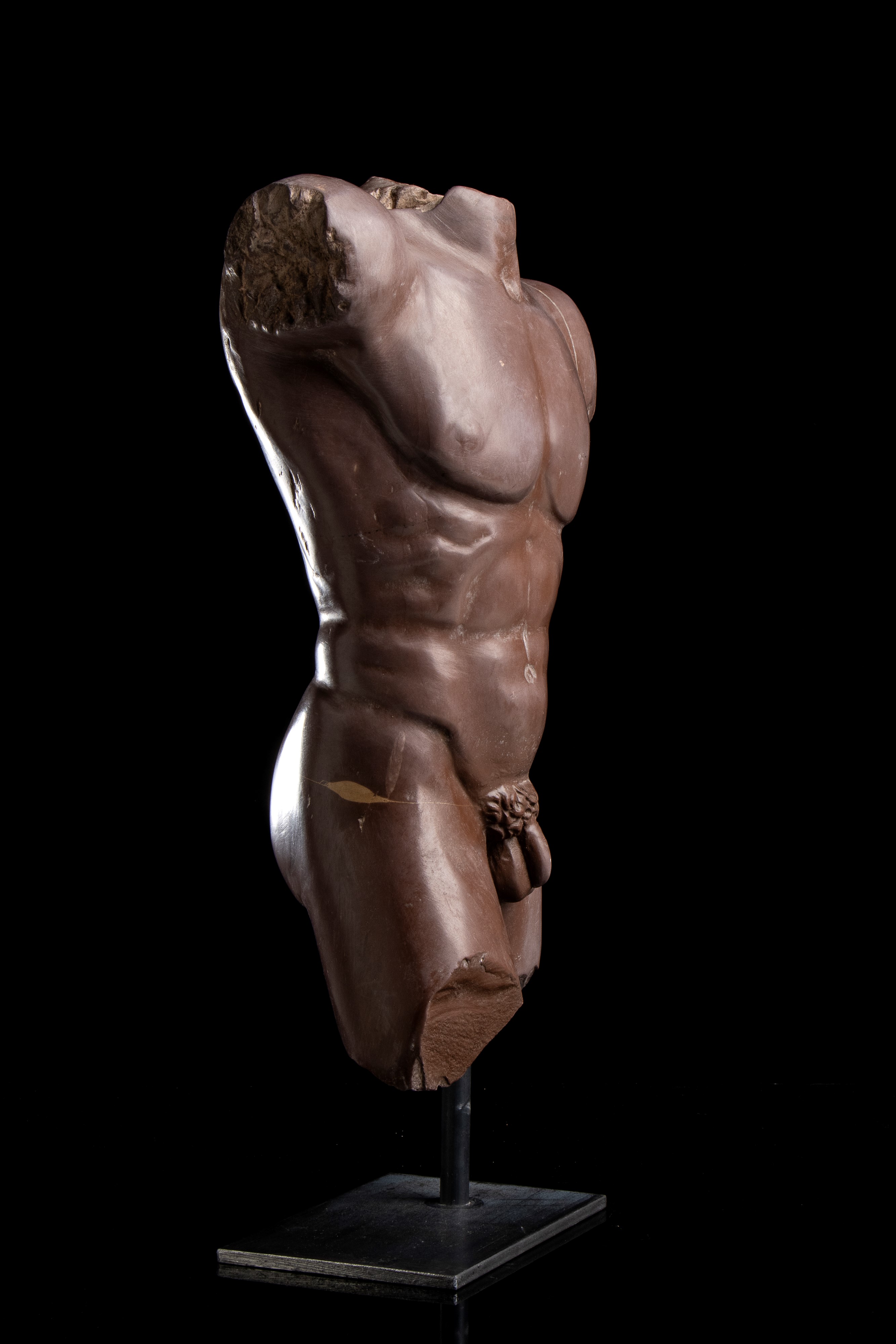 Torso in marmo rosso antico. Roma, fine del XIX - inizi del XX secolo