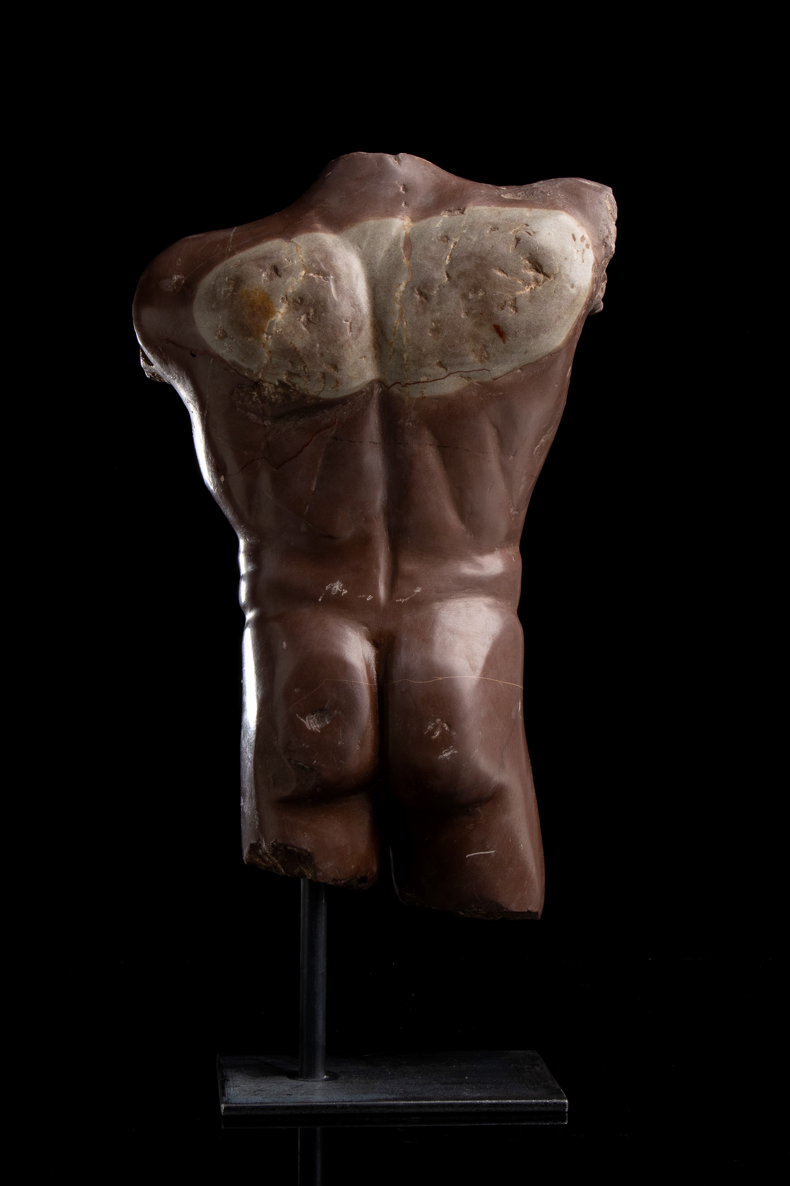 Torso in marmo rosso antico. Roma, fine del XIX - inizi del XX secolo