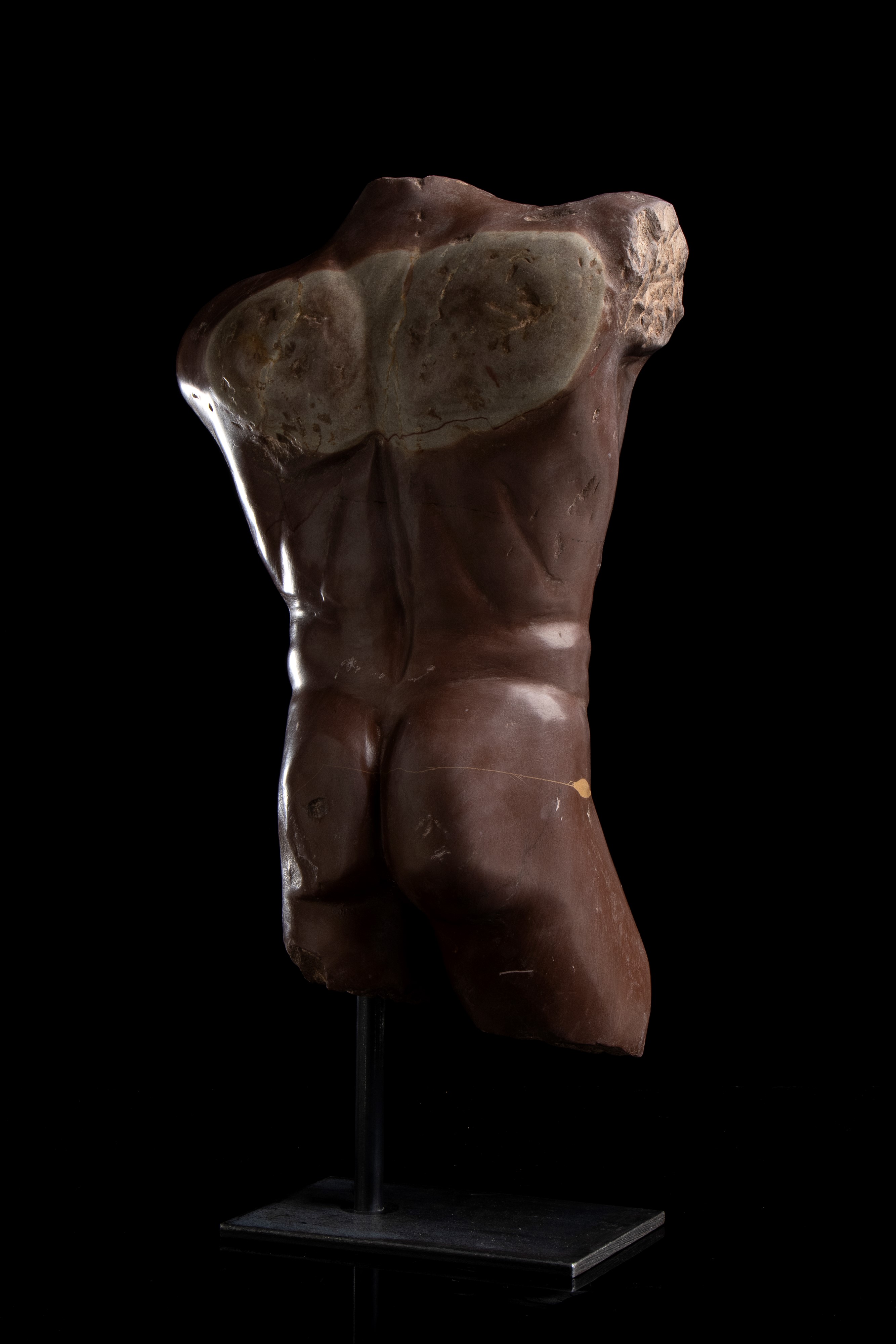 Torso in marmo rosso antico. Roma, fine del XIX - inizi del XX secolo