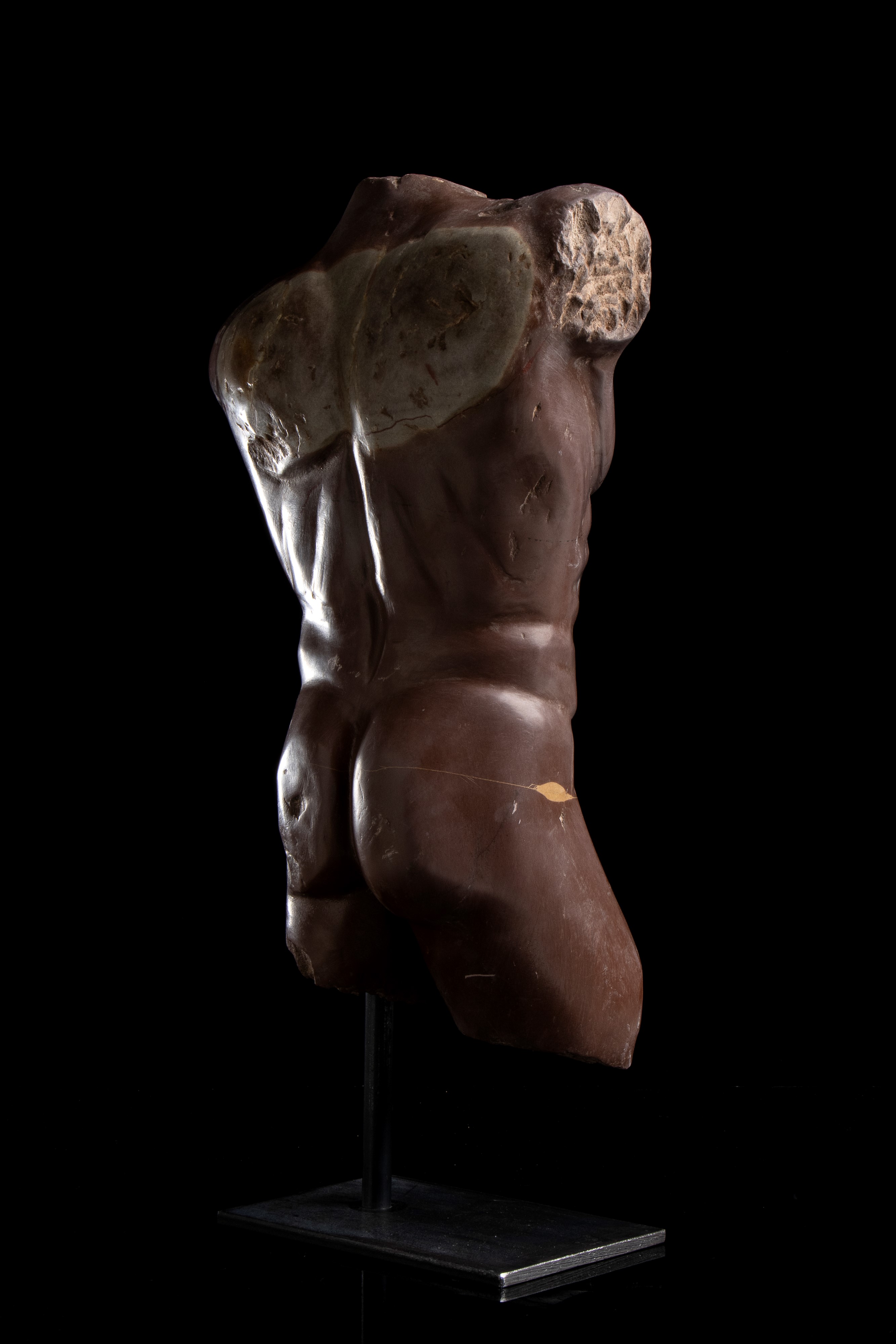 Torso in marmo rosso antico. Roma, fine del XIX - inizi del XX secolo