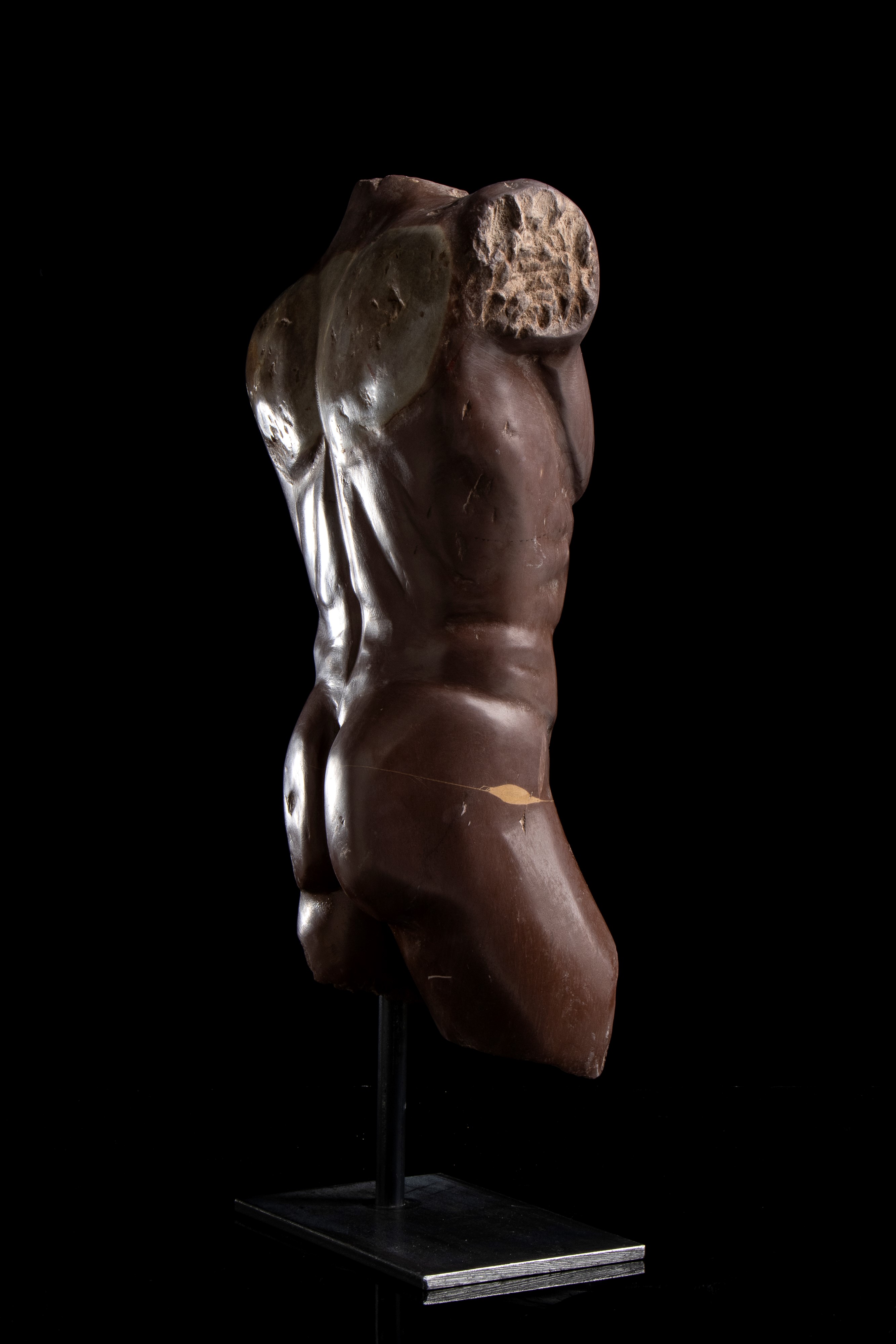 Torso in marmo rosso antico. Roma, fine del XIX - inizi del XX secolo