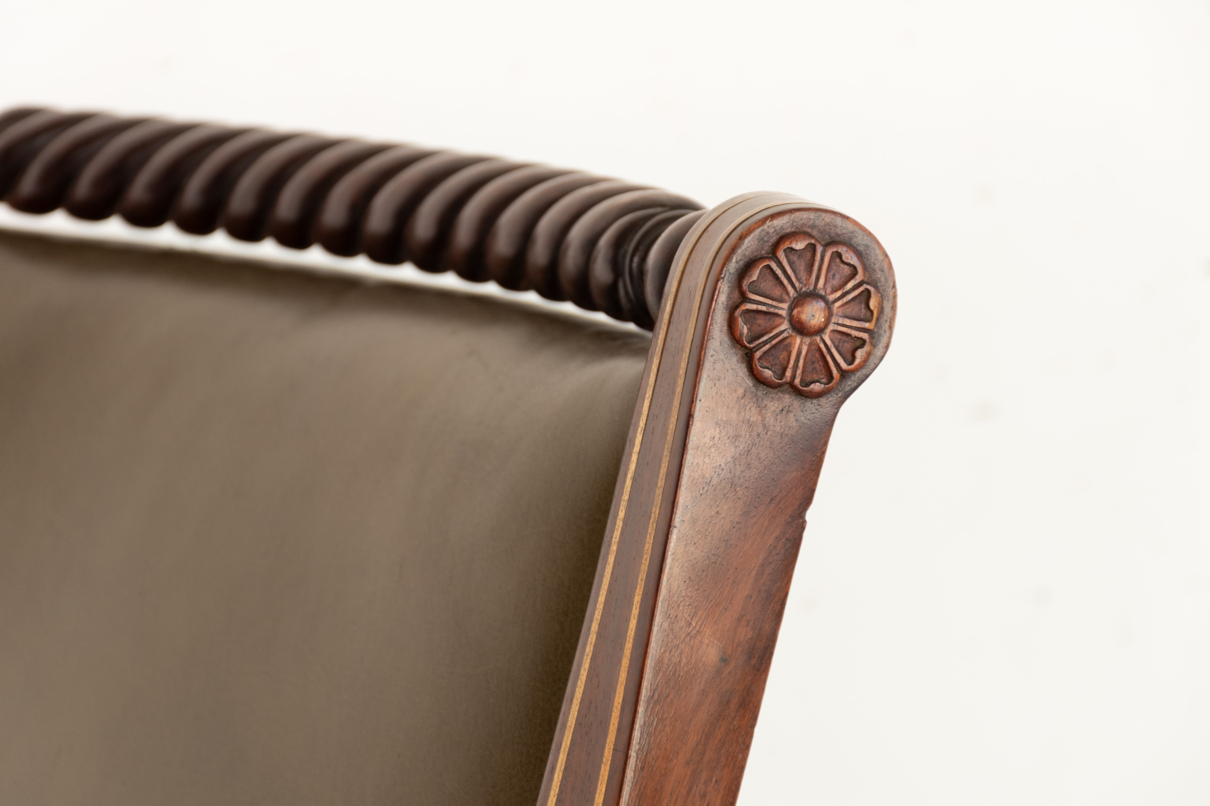 Poltrona Director in pelle verde. Inghilterra, inizi del XX secolo