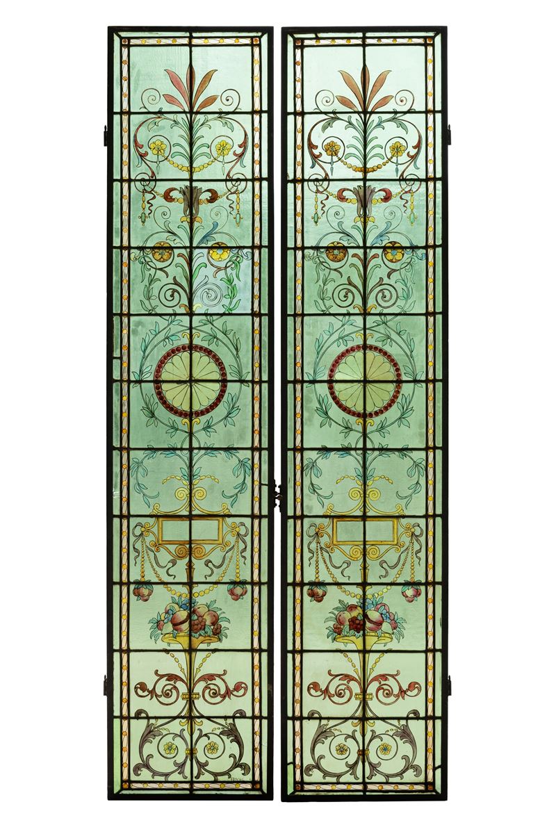Coppia di vetrate liberty in vetro piombato e vetro piombato colorato. Italia fine XIX-inizio XX ...