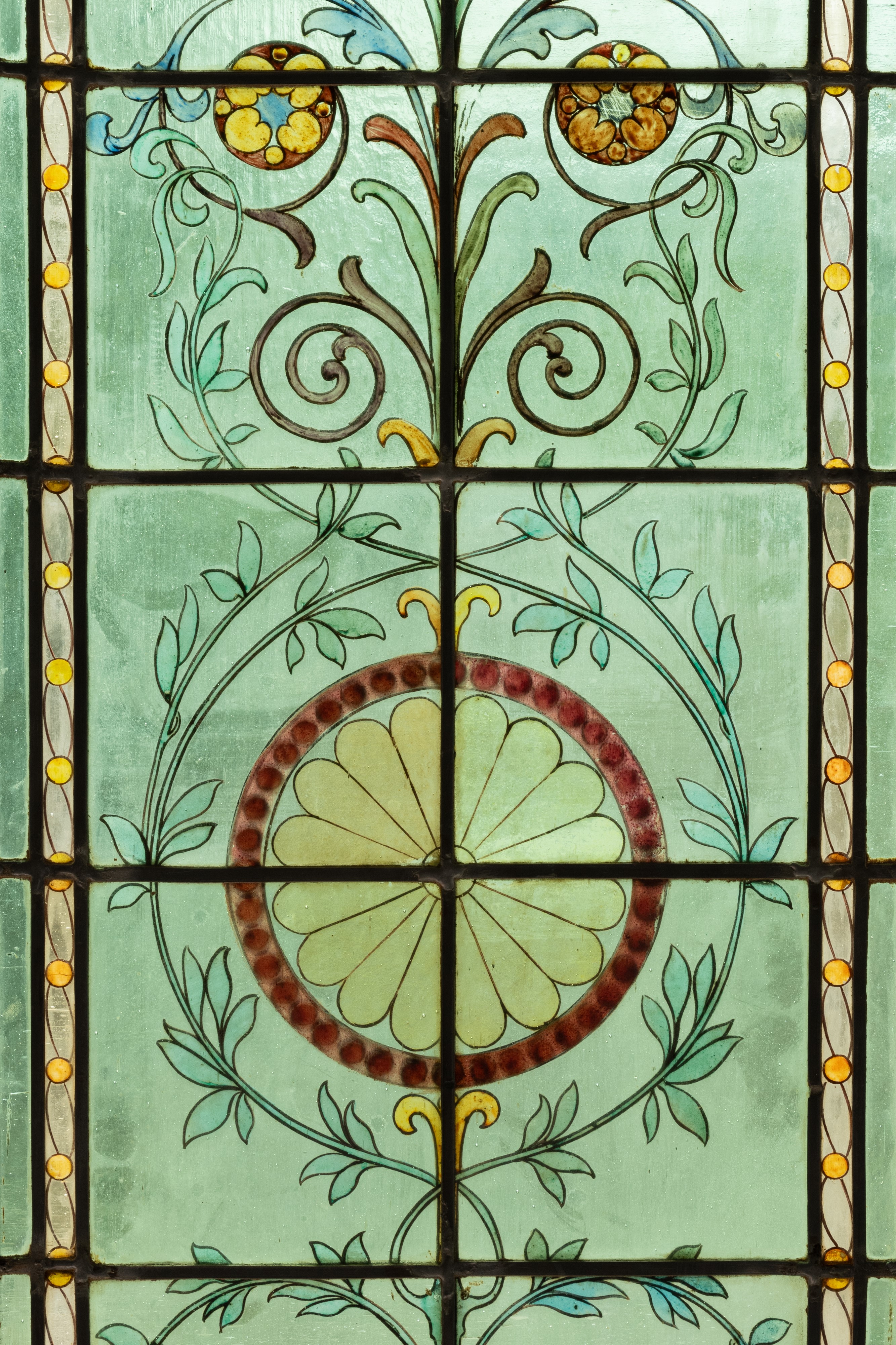 Coppia di vetrate liberty in vetro piombato e vetro piombato colorato. Italia fine XIX-inizio XX ...