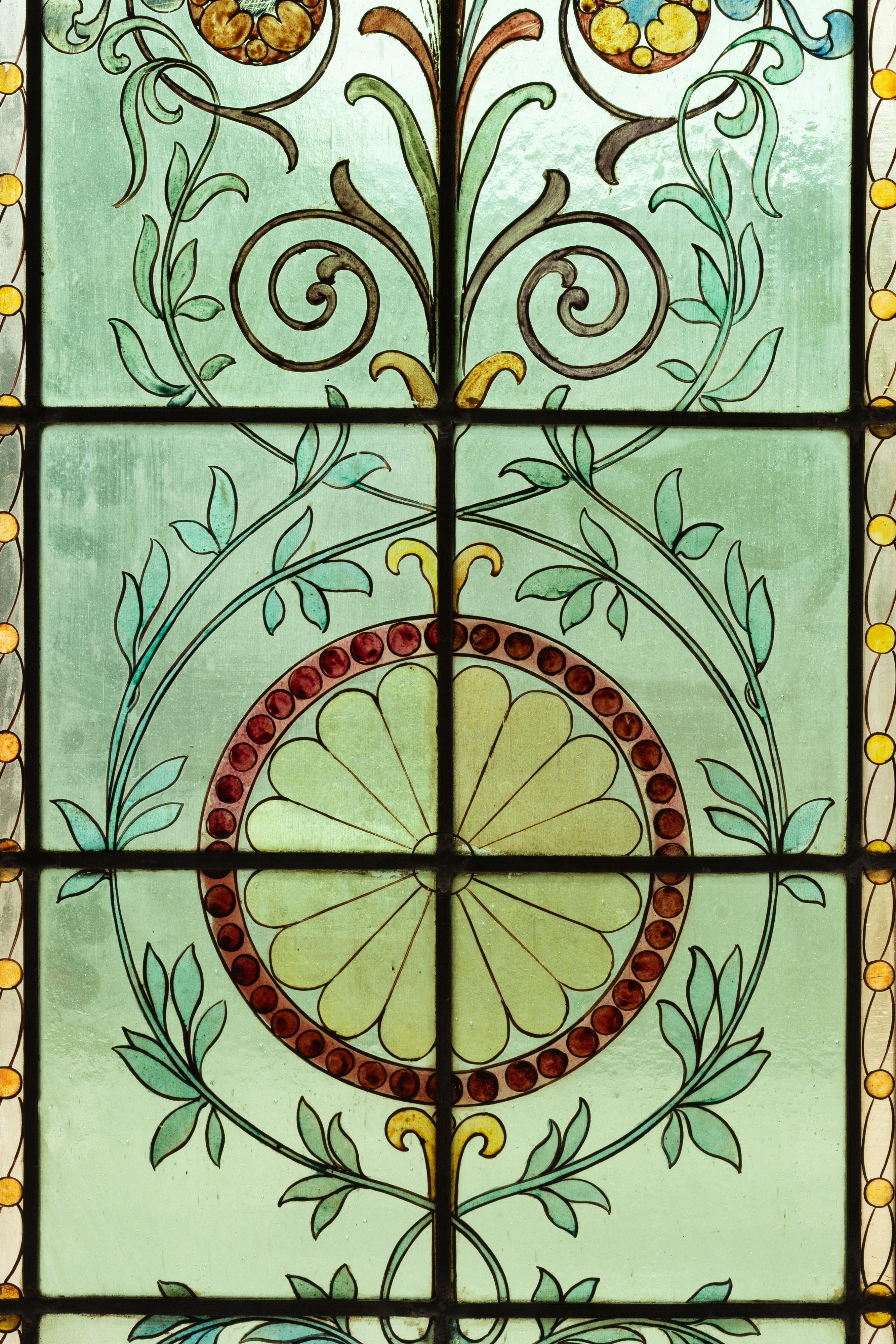 Coppia di vetrate liberty in vetro piombato e vetro piombato colorato. Italia fine XIX-inizio XX ...