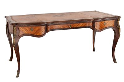Importante Bureau Plat in Stile Luigi XV in Bois De Violette Lastronato in Bois De Rose con Appli...