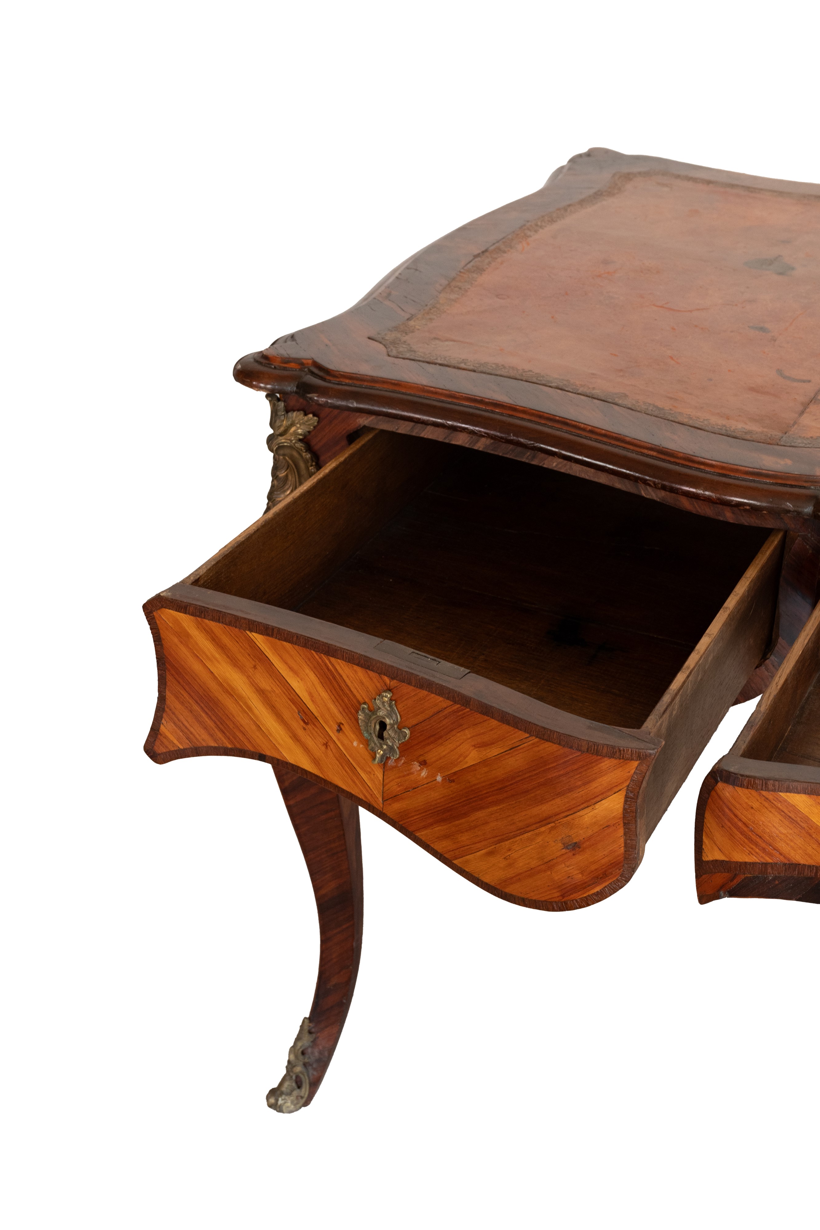 Importante Bureau Plat in Stile Luigi XV in Bois De Violette Lastronato in Bois De Rose con Appli...