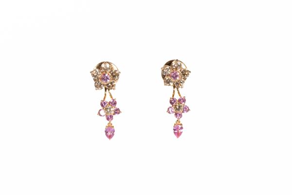 Orecchini in oro rosa Gismondi con diamanti fancy e zaffiri rosa  - Auction Asta di Gioielli, Preziosi e Orologi - Gliubich Casa d'Aste