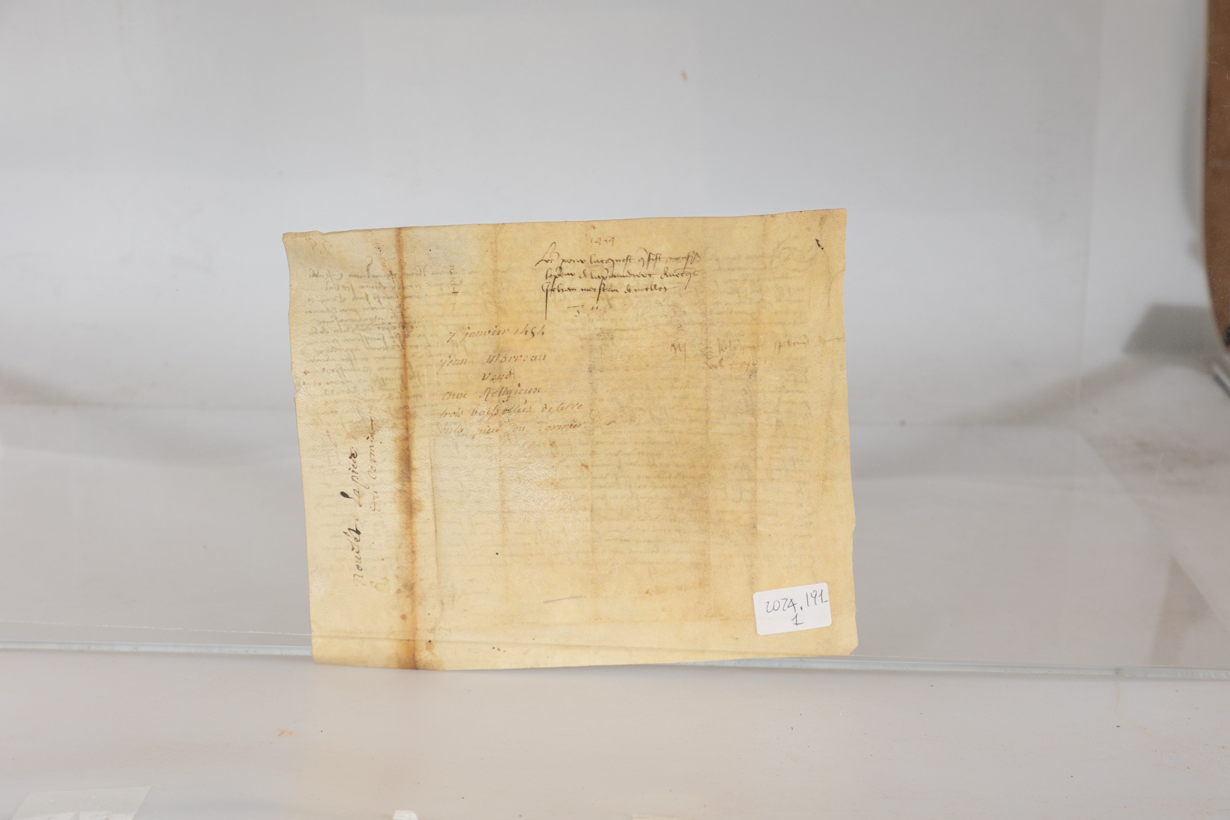 Atto notarile su pergamena, datato 1454.