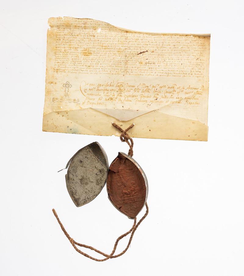 Frammento di pergamena del secollo XV°/XVI°, con sigillo cardinalizio in cera contenuto in capsul...