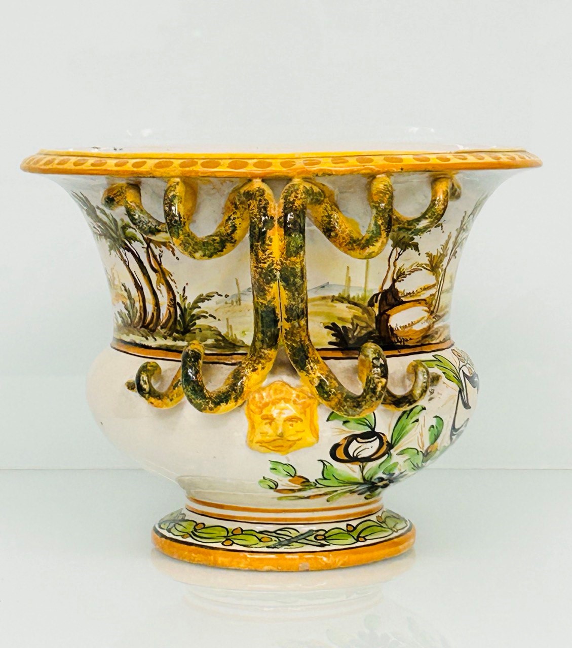 Manifattura di Castelli degli Anni Venti del XX Secolo - Centrotavola in Ceramica Smaltata con De...