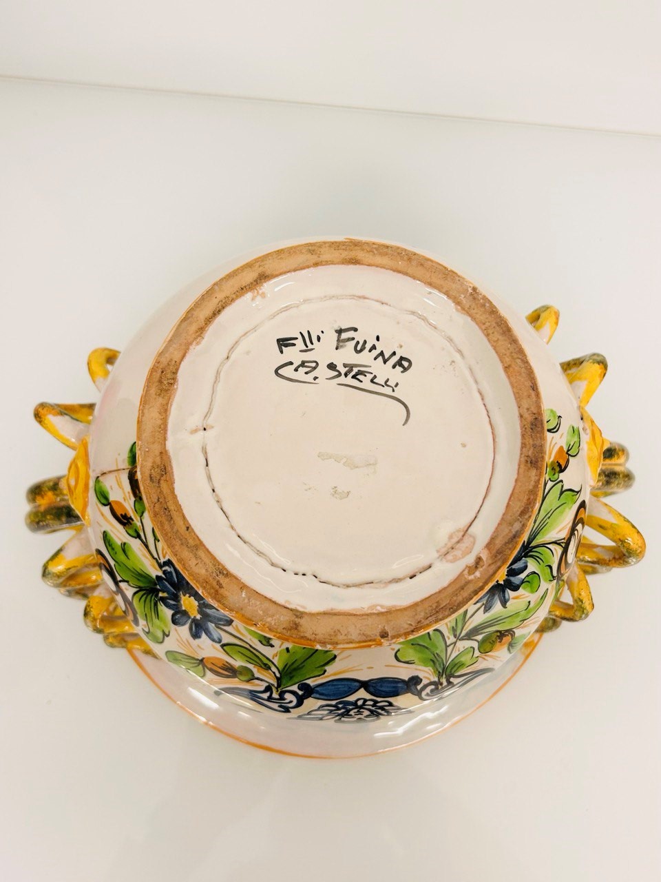 Manifattura di Castelli degli Anni Venti del XX Secolo - Centrotavola in Ceramica Smaltata con De...