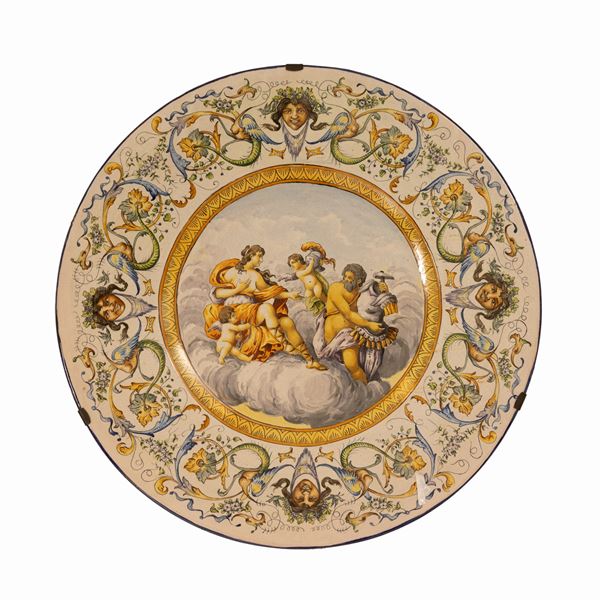 Manifattura Mollica, Napoli fine del XIX secolo - Piatto in ceramica istoriata con decoro policromo eseguito da Achille Mollica