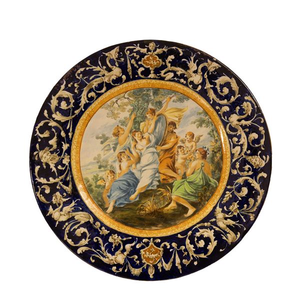 Manifattura Mollica, Napoli fine del XIX secolo - Piatto in ceramica istoriata con decoro policromo eseguito da Achille Mollica