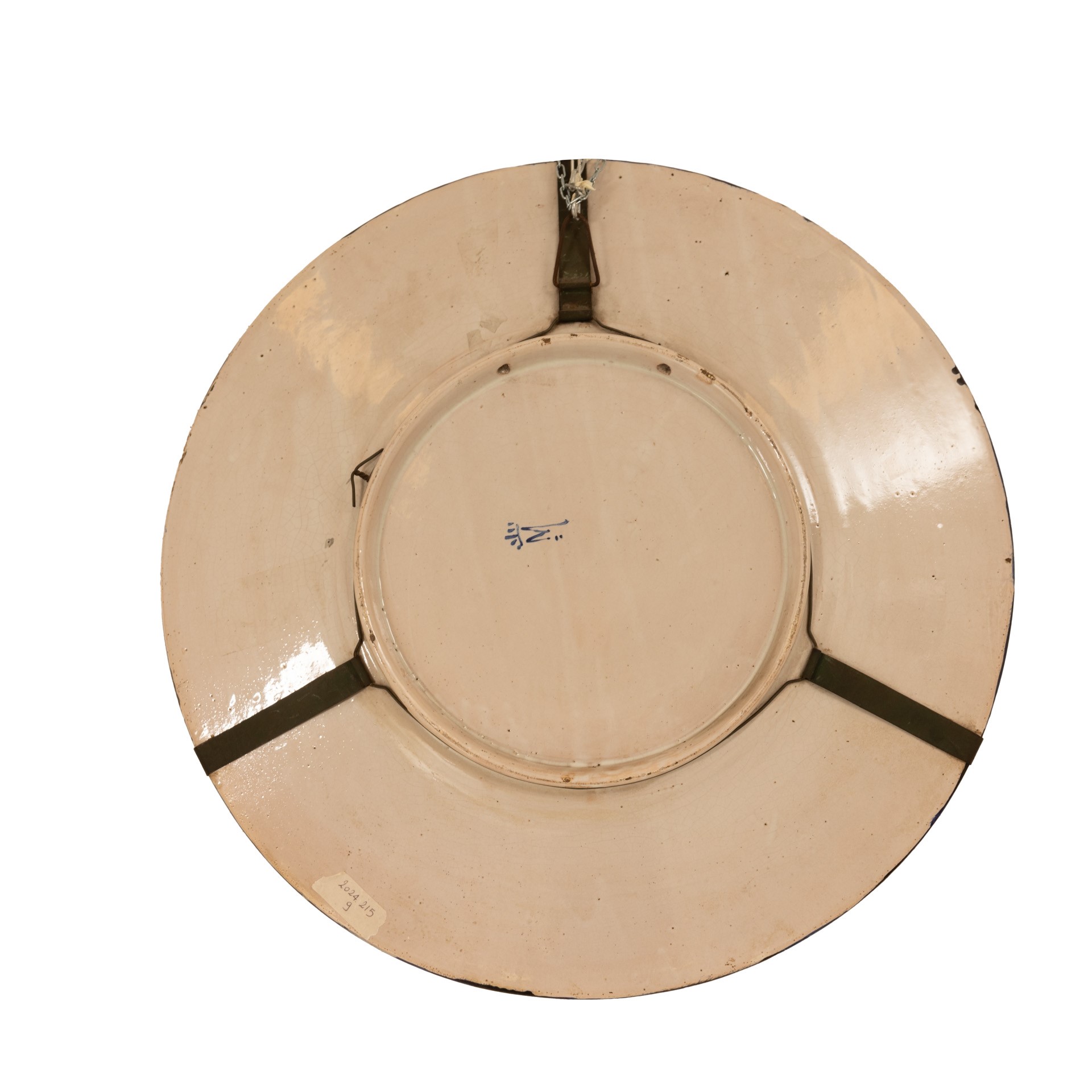 Piatto in ceramica istoriata con decoro policromo eseguito da Achille Mollica