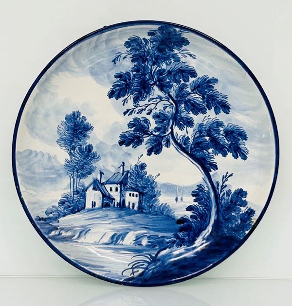 Manifattura di Castelli (TE) del XX secolo, Giuseppe Mercante - Piatto con decoro ad ornato a paese nella tonalità del blu