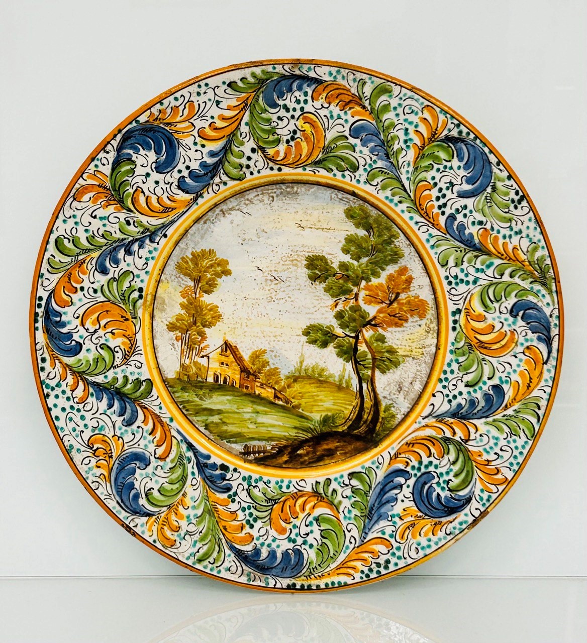 Manifattura Luigi de Angelis, Vaso con coperchio e piatto, Castelli, metà del XX secolo